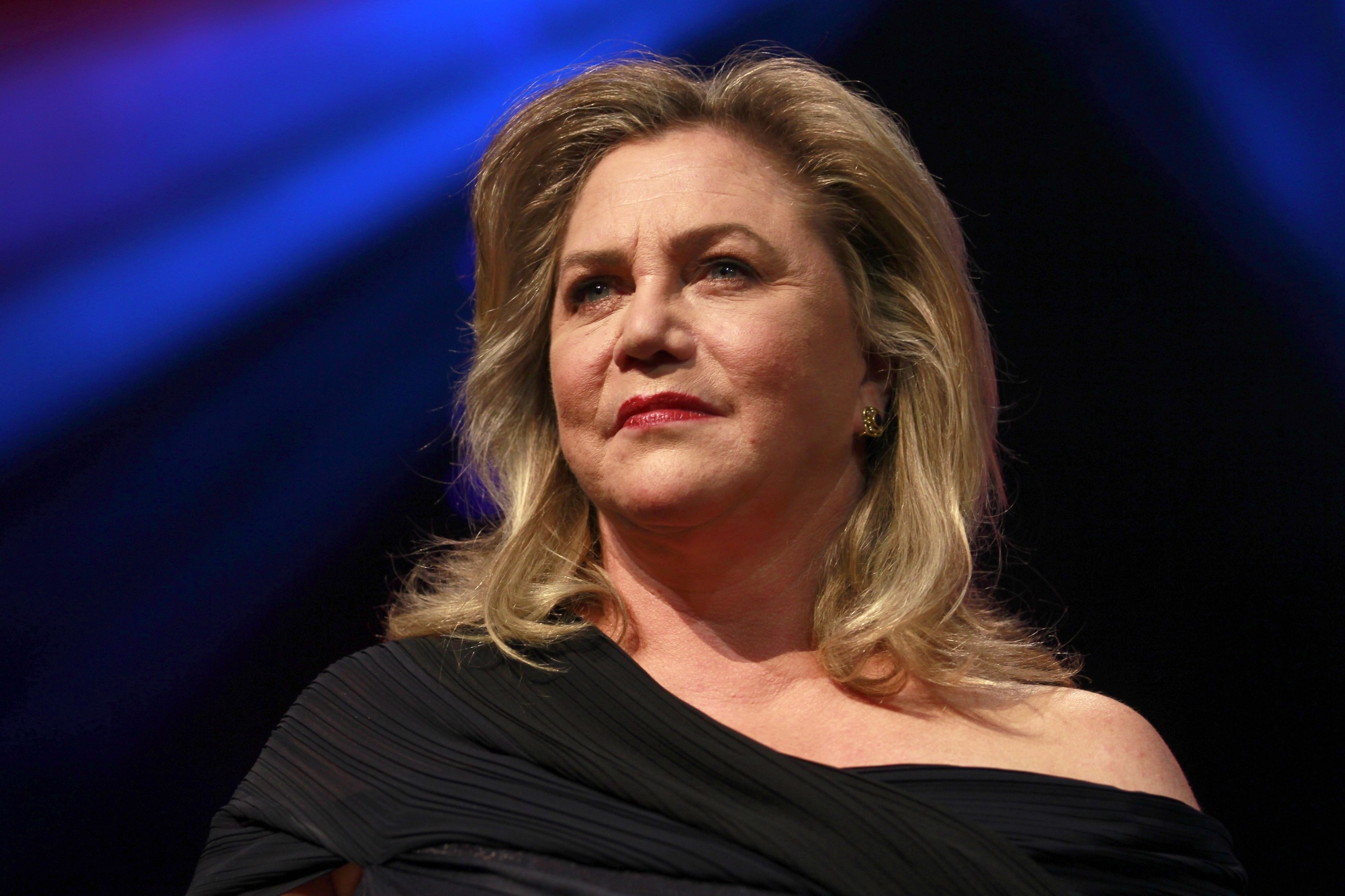 Kathleen Turner, West End comeback, Theater news, Entertainment updates, 2560x1710 HD Desktop