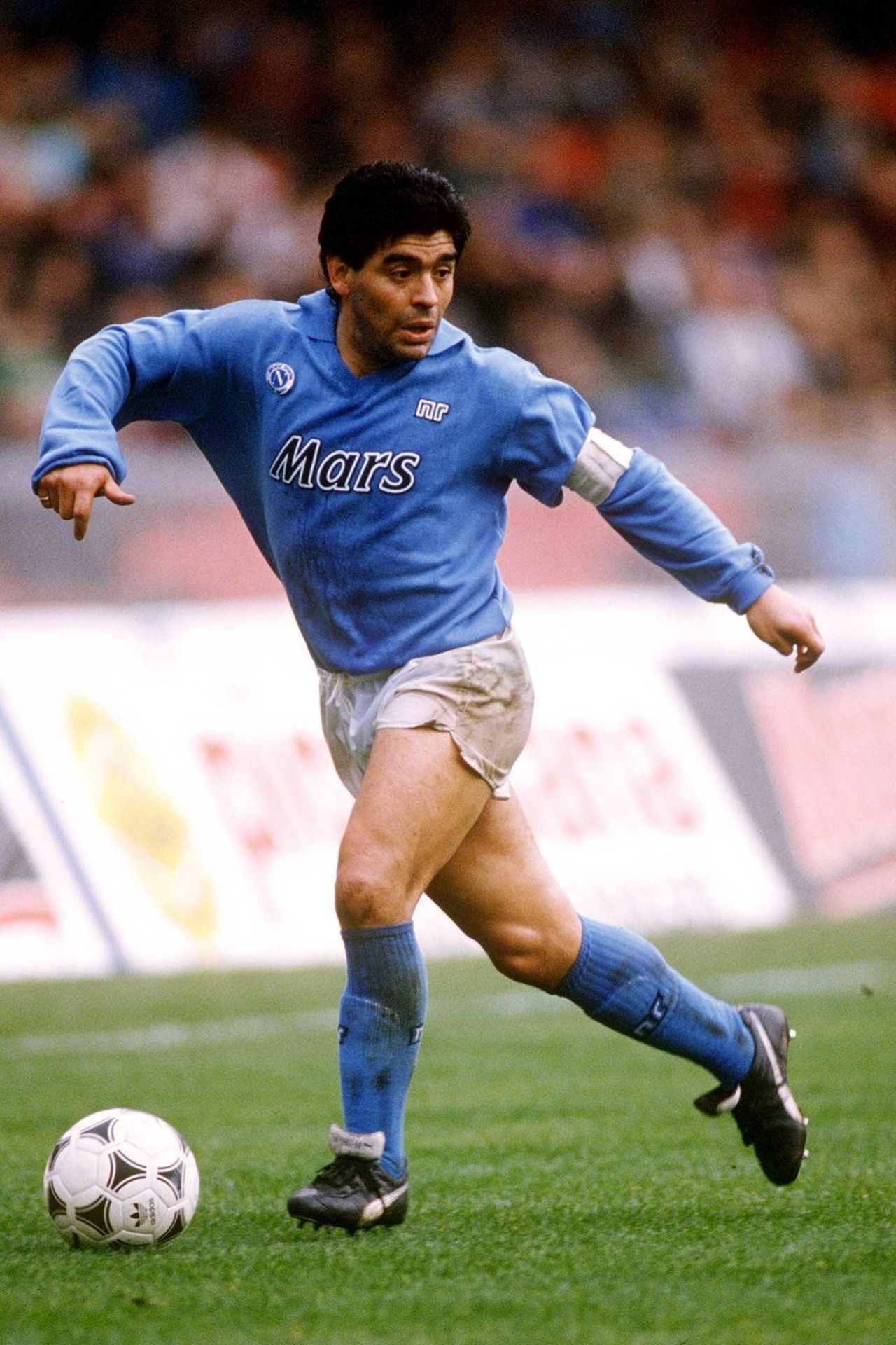 Diego Maradona, Football icon, Soccer legend, World recognition, 1280x1920 HD Phone