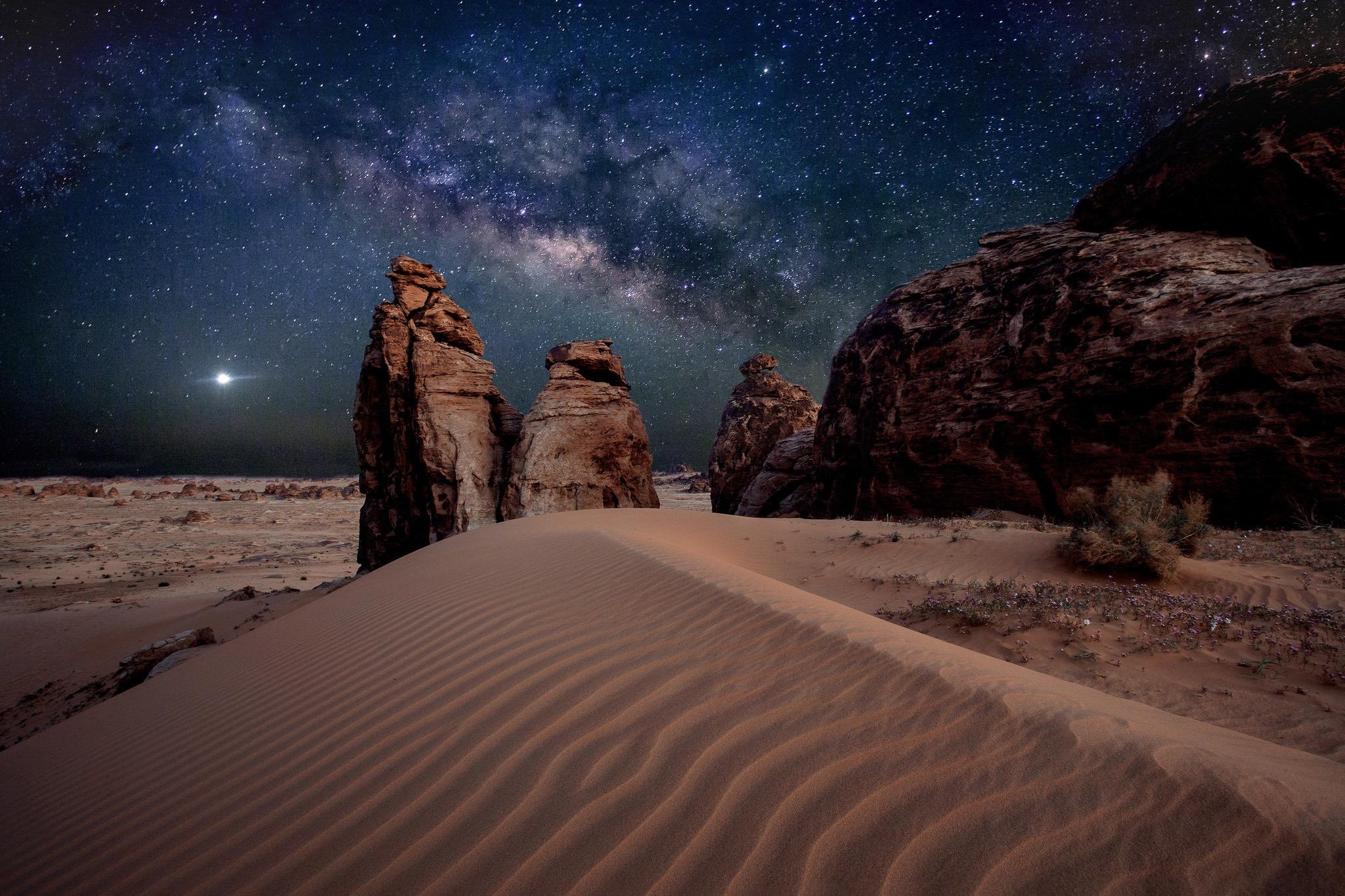Milky Way night sky, rippled desert sand dune, sandstone rock pillars, HD Desktop wallpaper