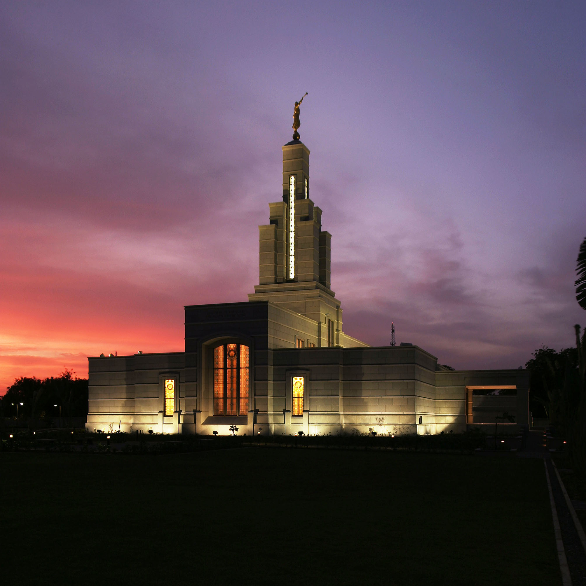 Accra, Ghana, Hosannah church, Operating temples, 2010x2010 HD Phone