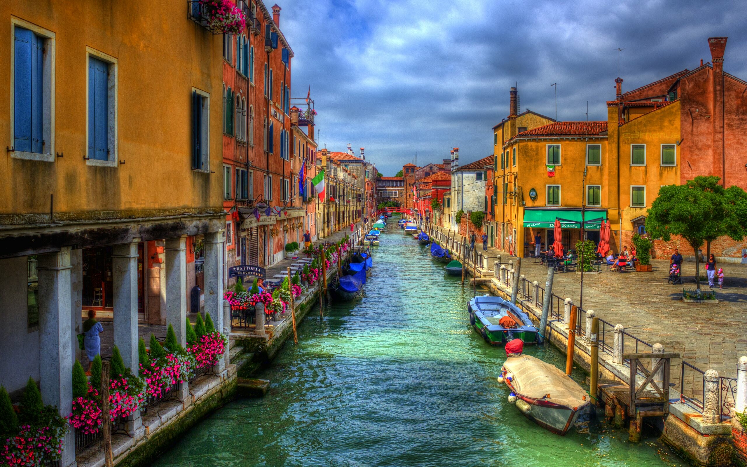 Venice, Italy, Romantic canals, Picturesque architecture, 2560x1600 HD Desktop