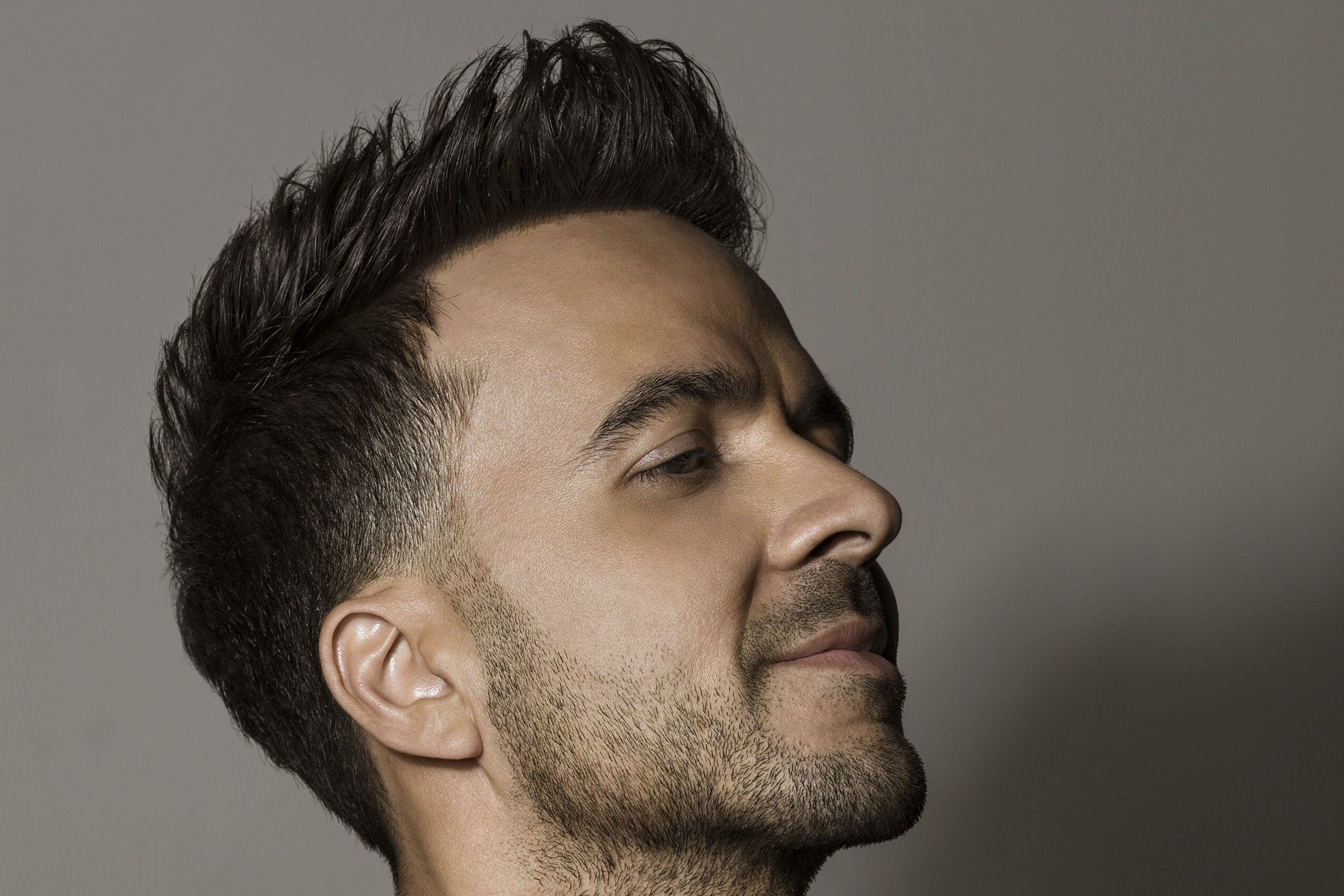 Luis Fonsi wallpapers, Stylish visuals, Music passion, 2550x1700 HD Desktop