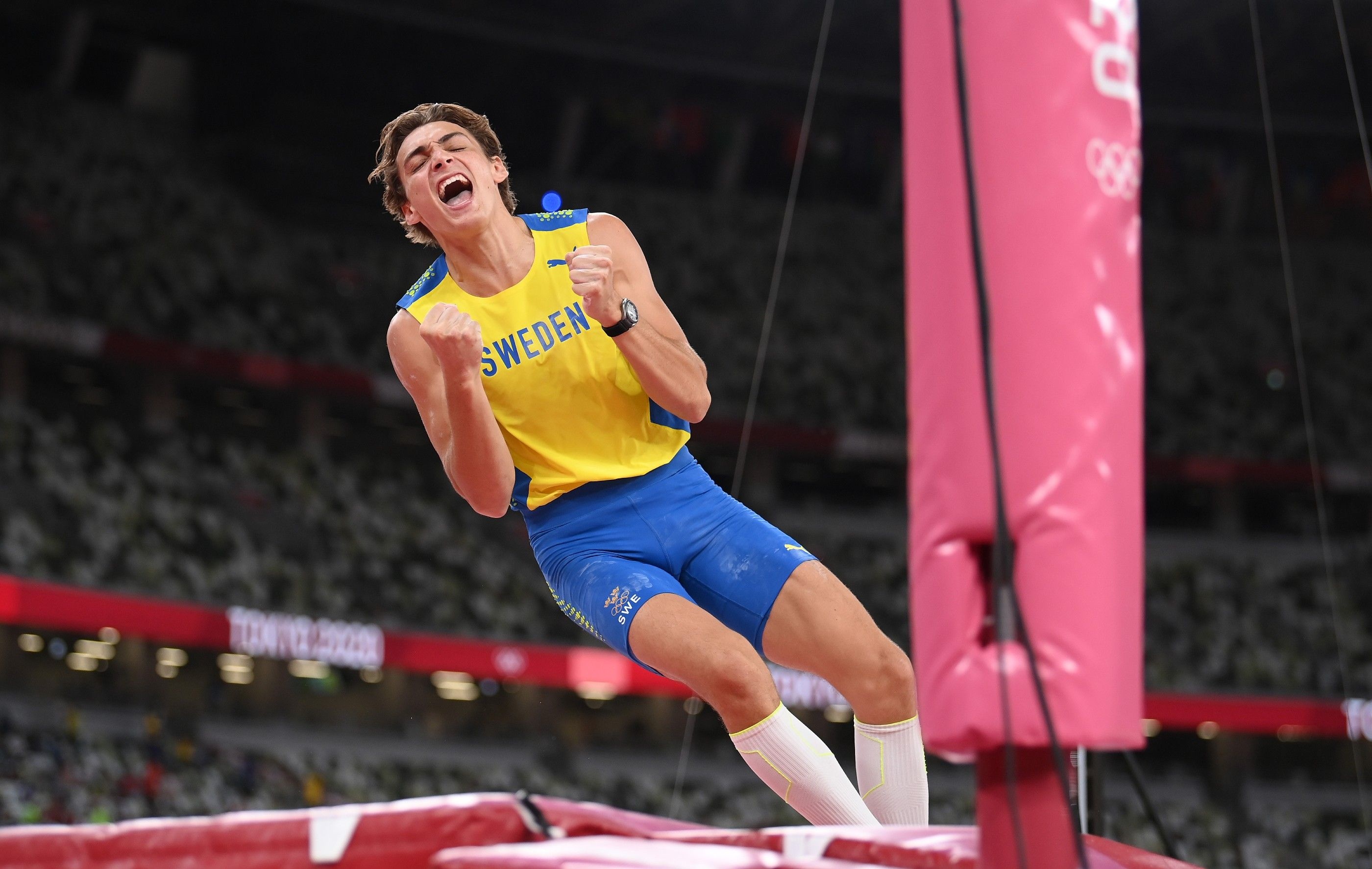 Armand Duplantis, Pole vault star, Olympic gold, Tokyo, 2800x1780 HD Desktop