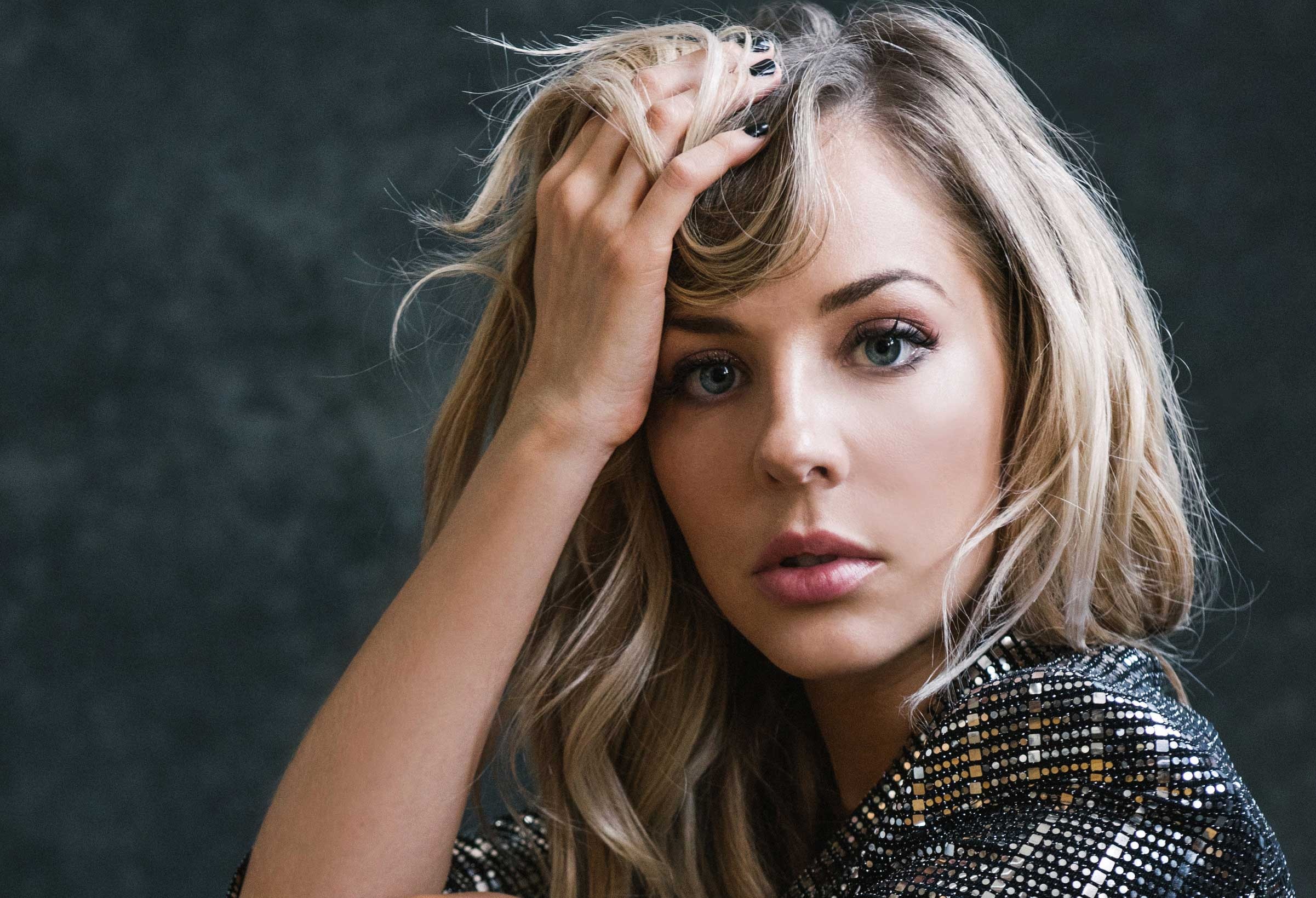 MacKenzie Porter, About you, Fyimusicnews, 2410x1640 HD Desktop