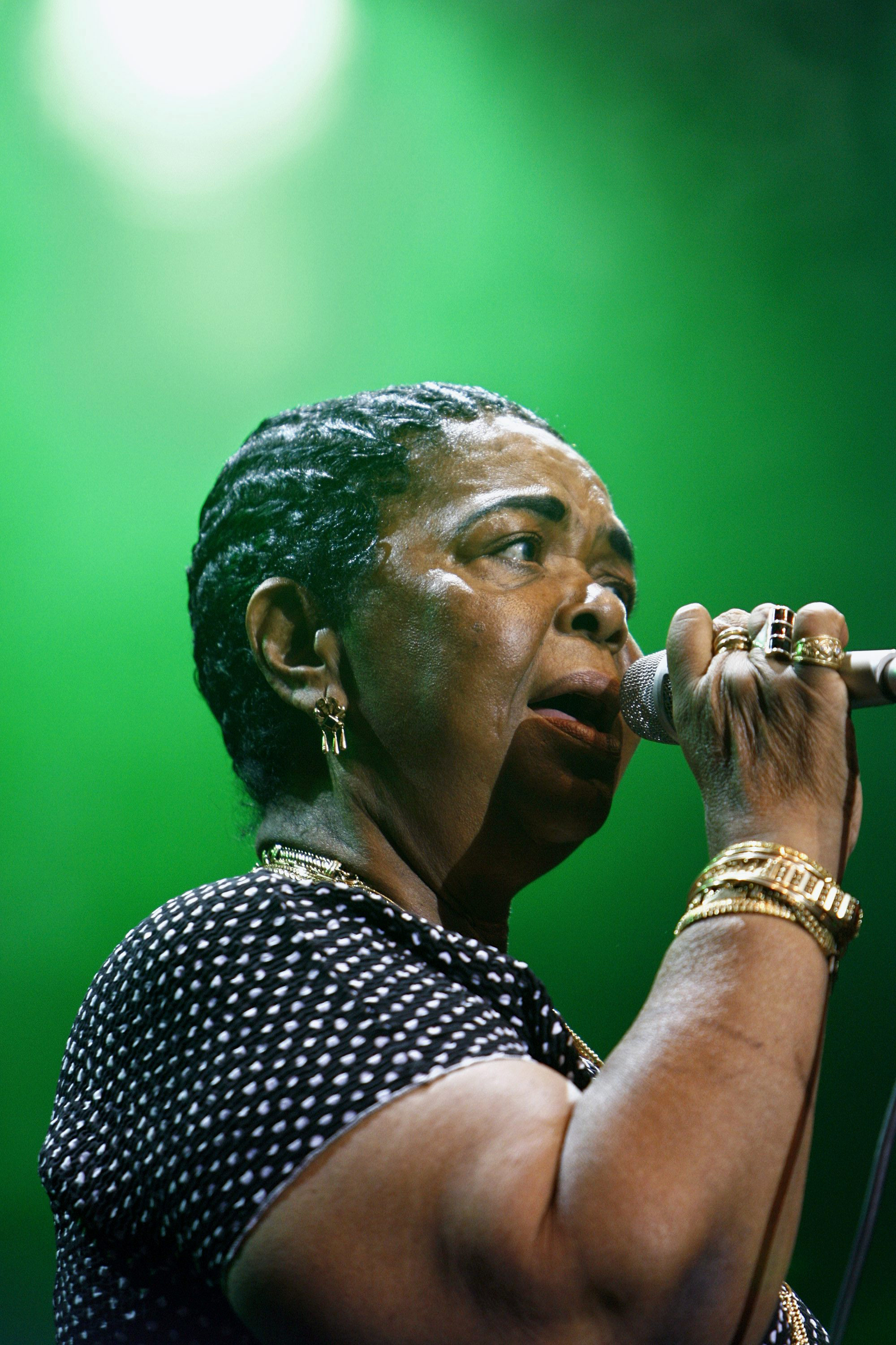 Cesaria Evora, Voice of Cape Verde, L'Avenir, Soulful sounds, 2000x3000 HD Phone