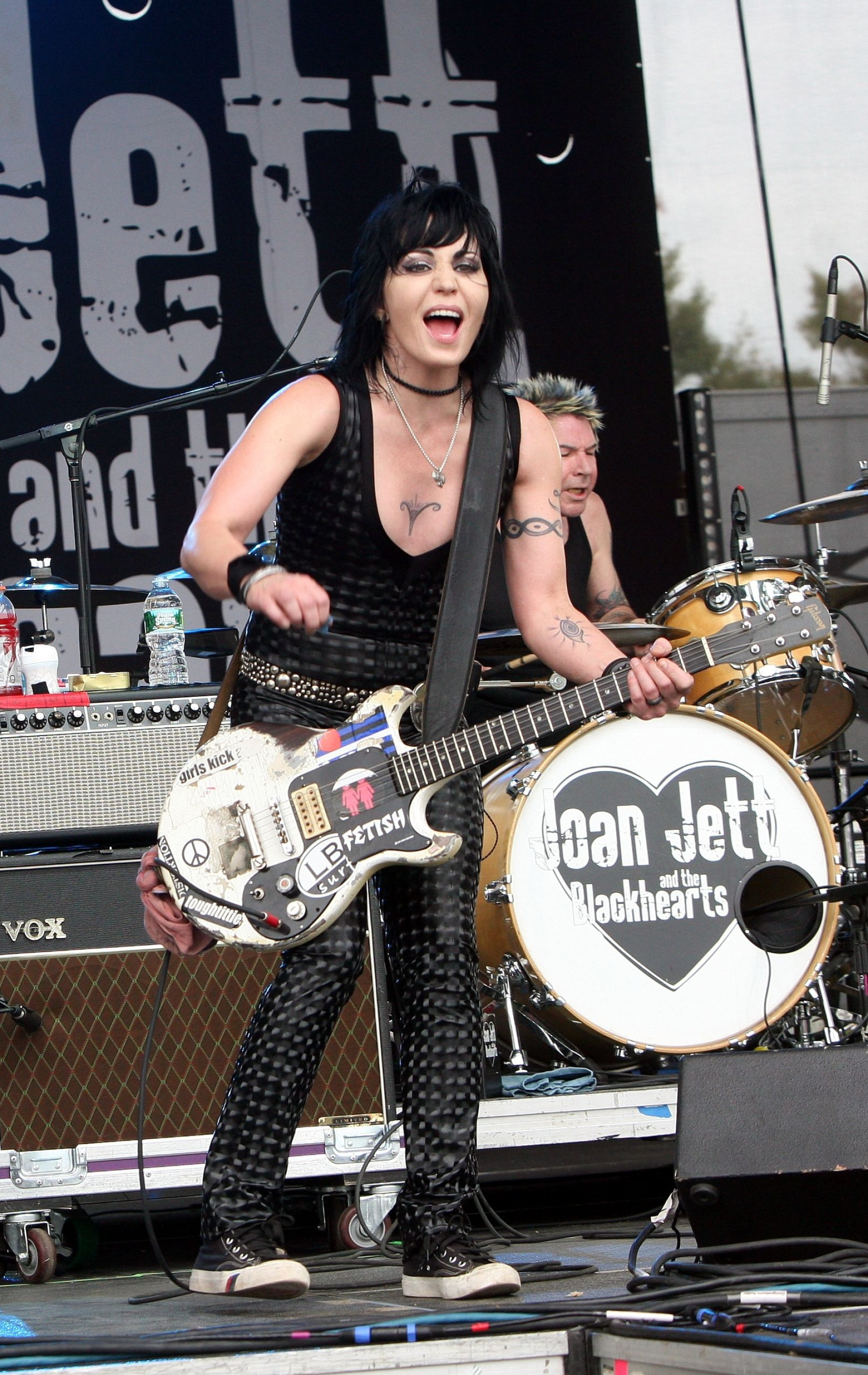 Joan Jett, Female rock pioneer, Raw energy, Bold persona, 1770x2800 HD Phone