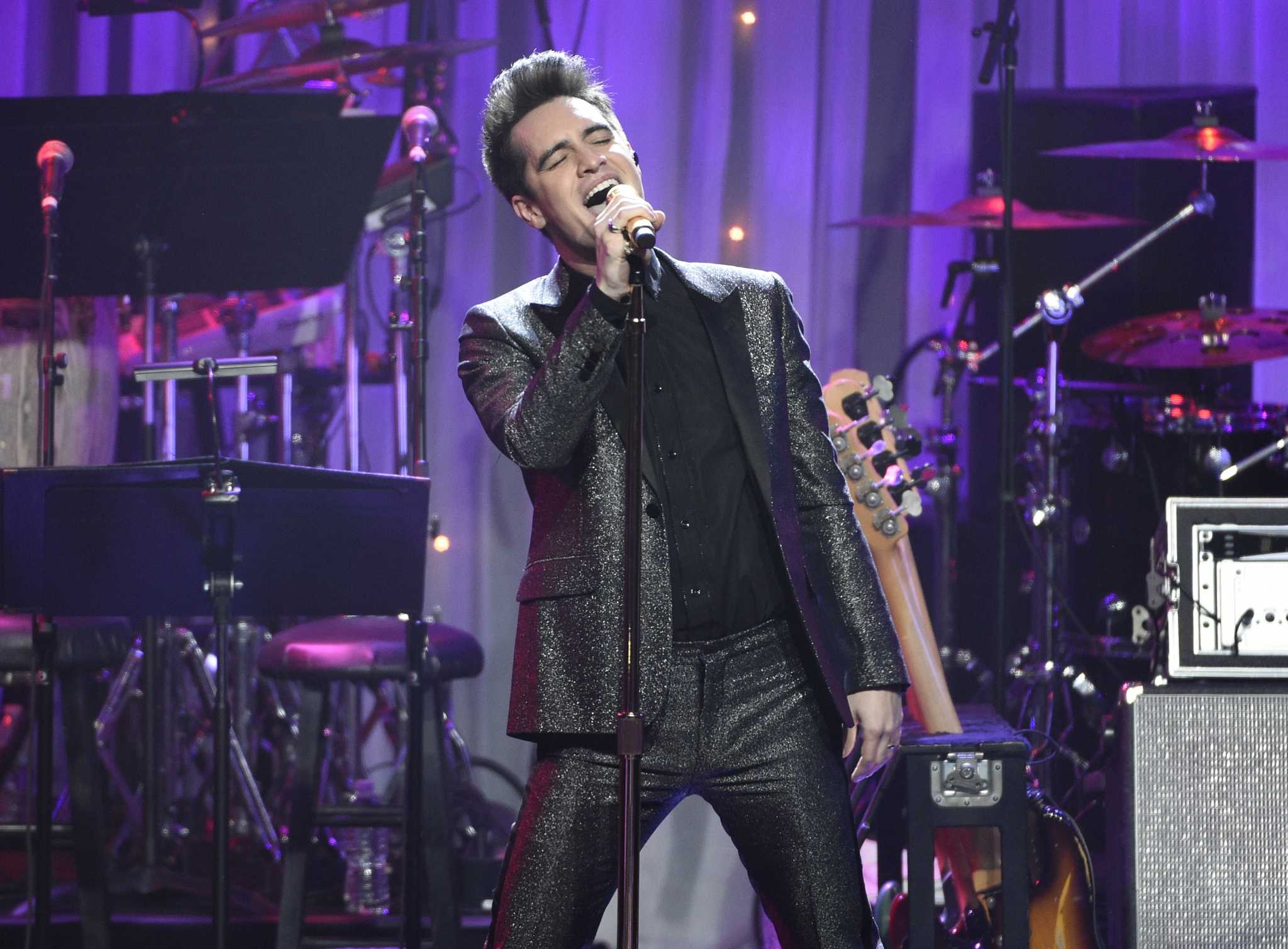 Brendon Urie, Showmanship skills, Stage presence, Captivating performances, 2050x1510 HD Desktop