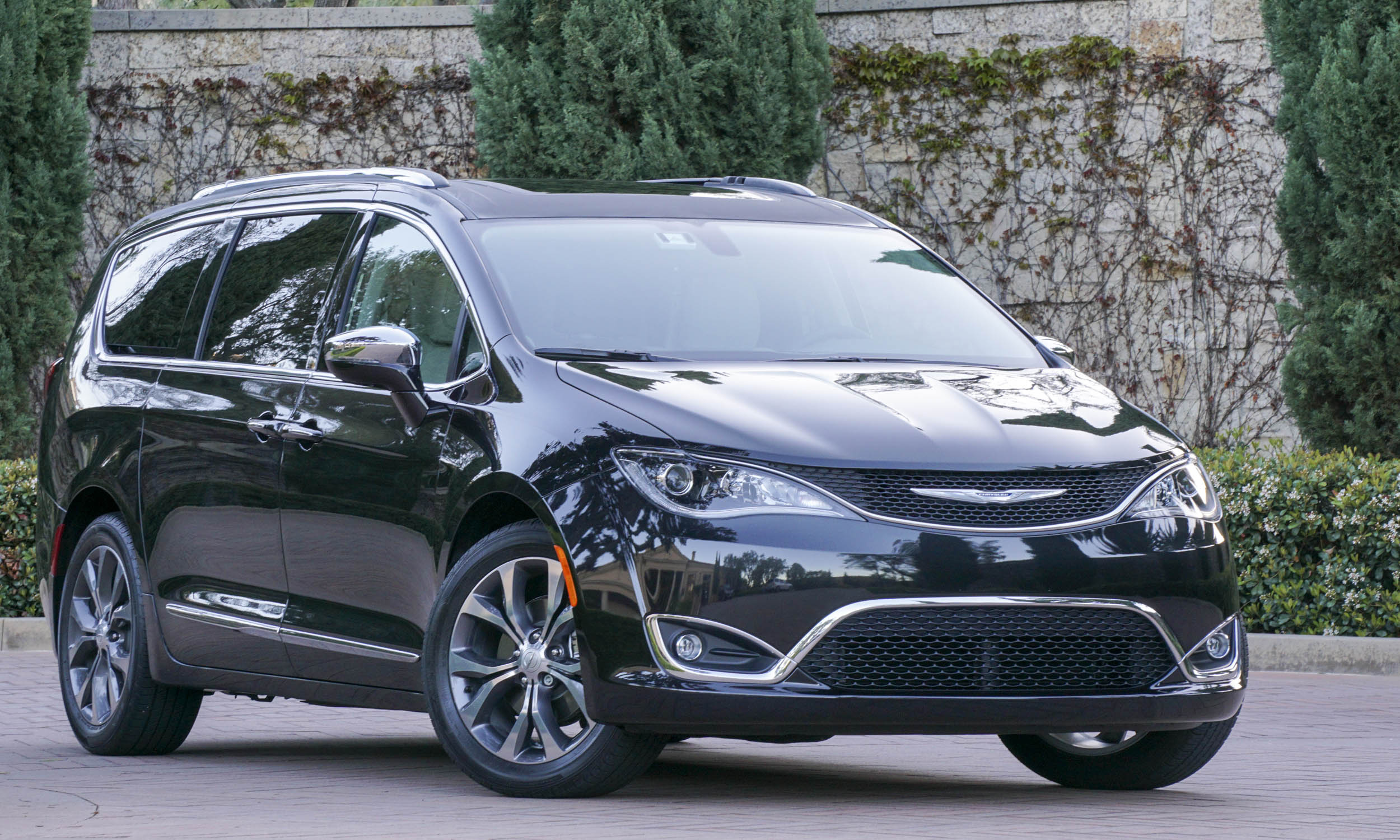 Chrysler Pacifica, Automotive design, Versatile minivan, Family car, 2500x1500 HD Desktop