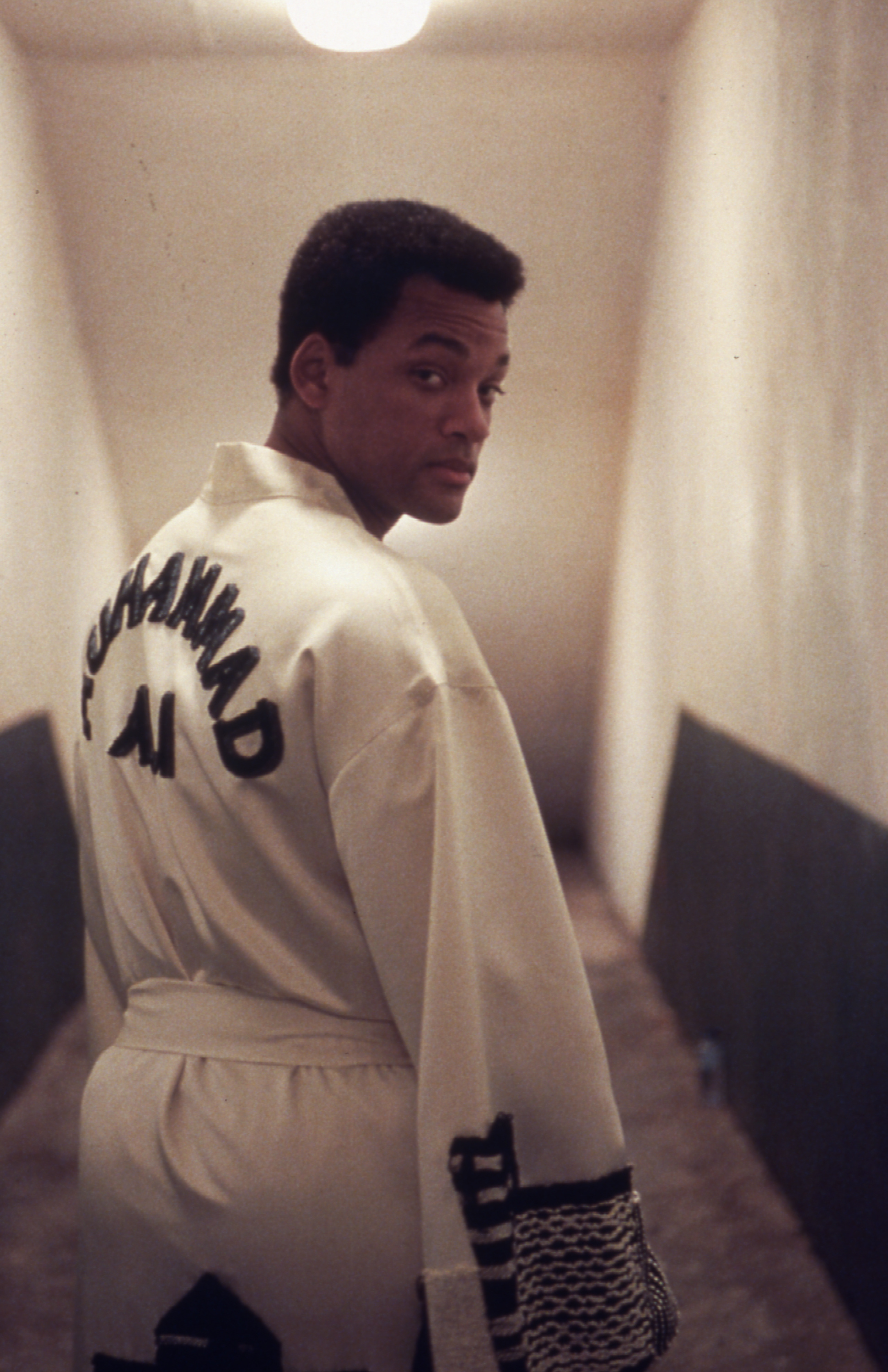 Ali Movie Performance, Muhammad Ali's legacy, Immersive storytelling, Gripping narrative, 1950x3000 HD Phone