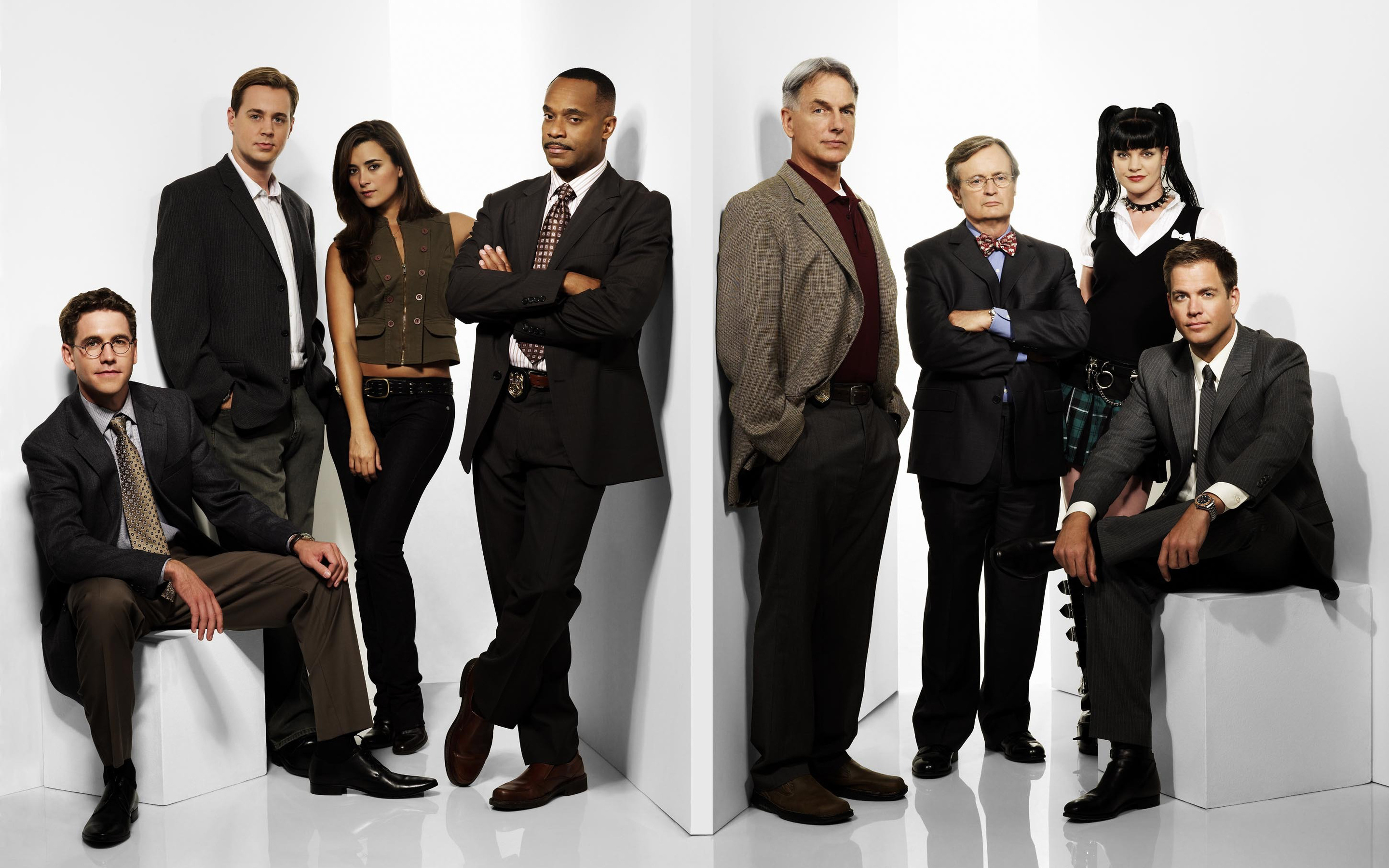 NCIS Season 19, Investigative service drama, Long-running show, Crime-solving team, 2880x1800 HD Desktop