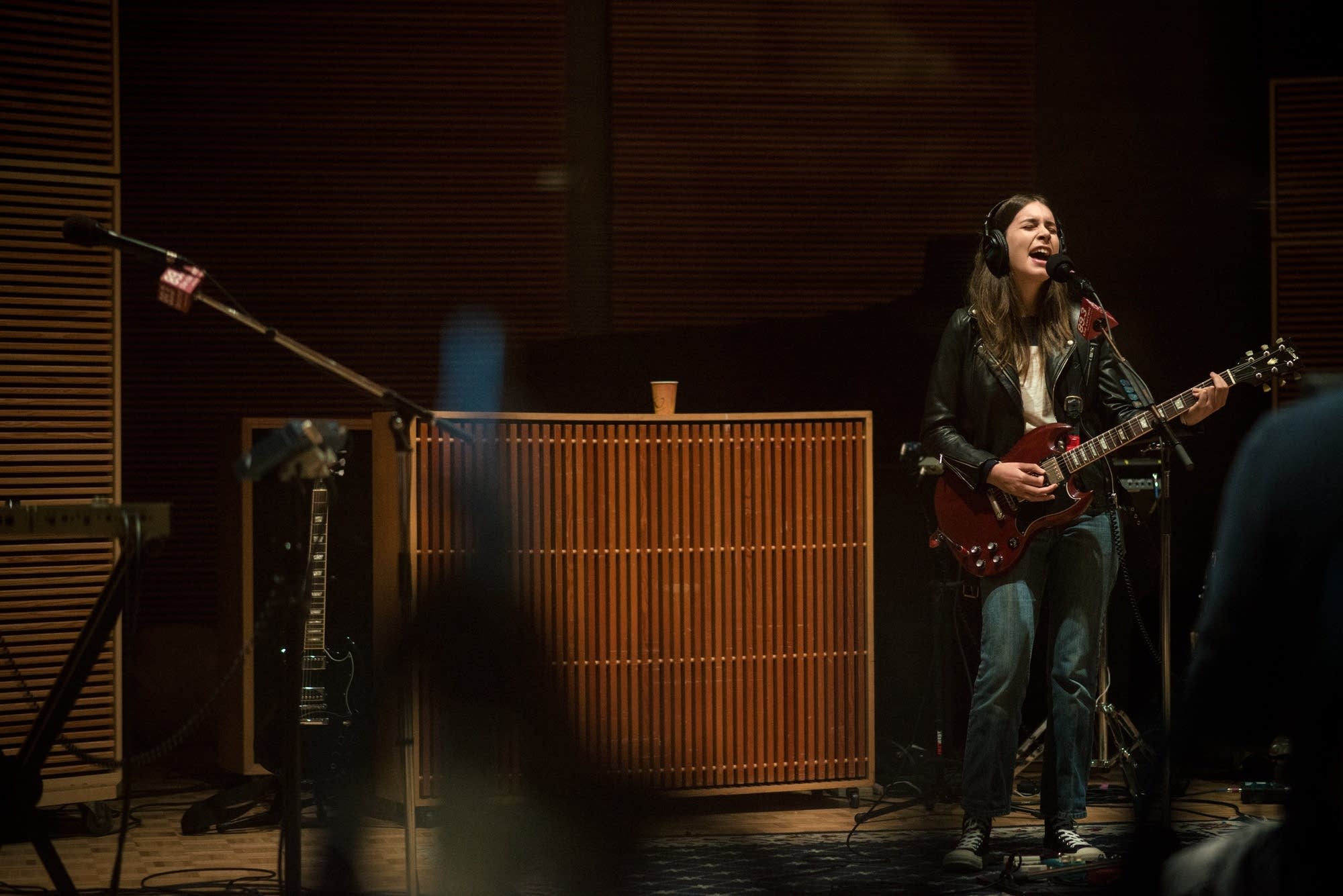 HAIM Band, Currents studio performance, 2000x1340 HD Desktop