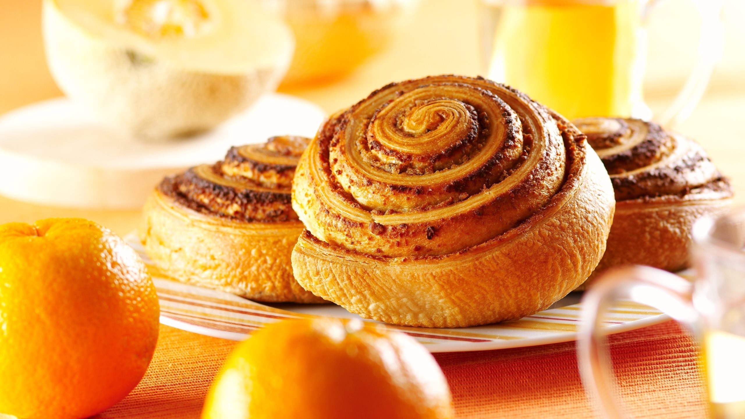 Table bun food plate, Fruity and fresh, High-resolution image, Mouthwatering allure, 2560x1440 HD Desktop