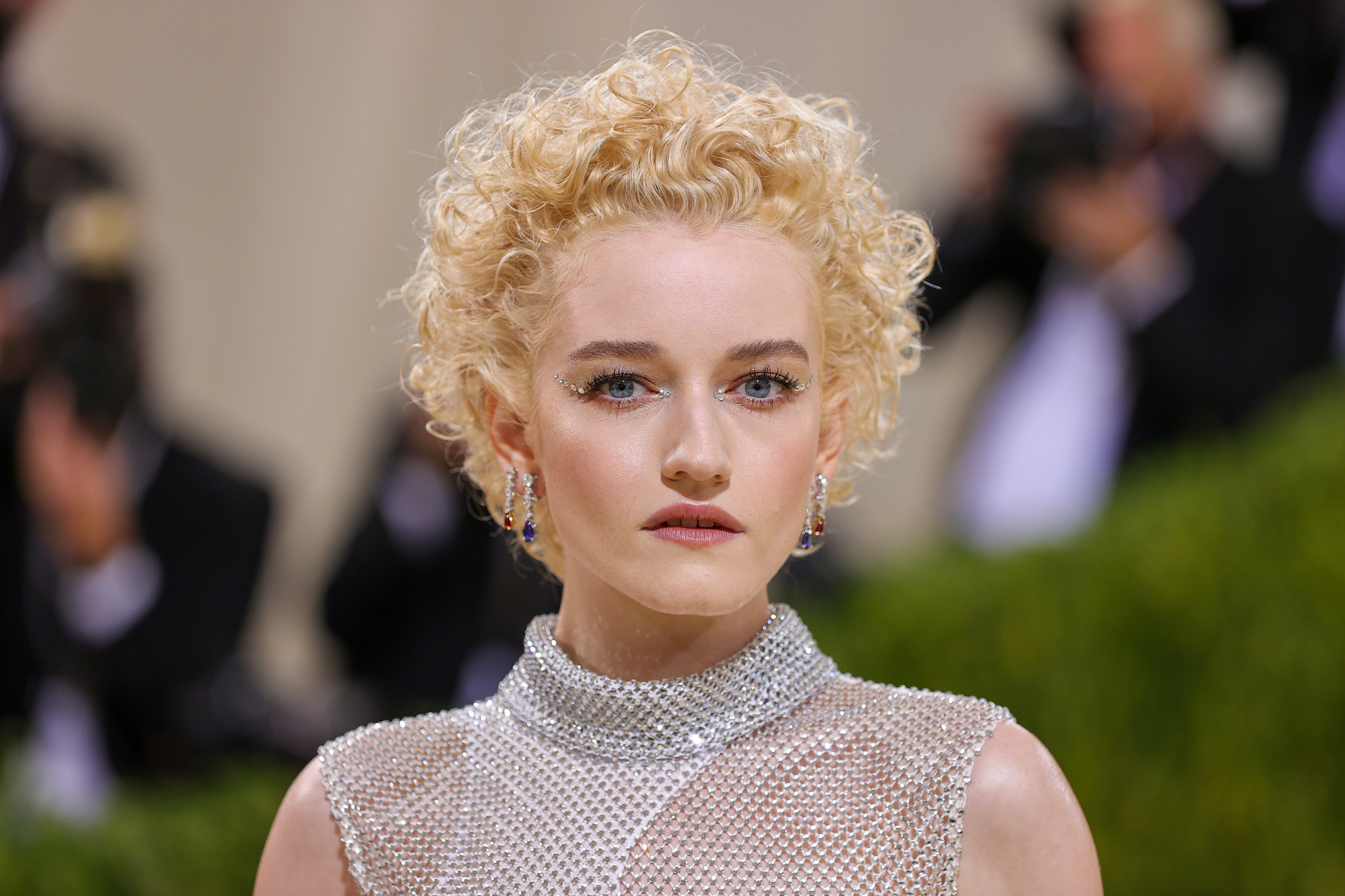 Julia Garner, Net worth, Inventing Anna and Ozark, Celebrity's wealth, 3200x2140 HD Desktop