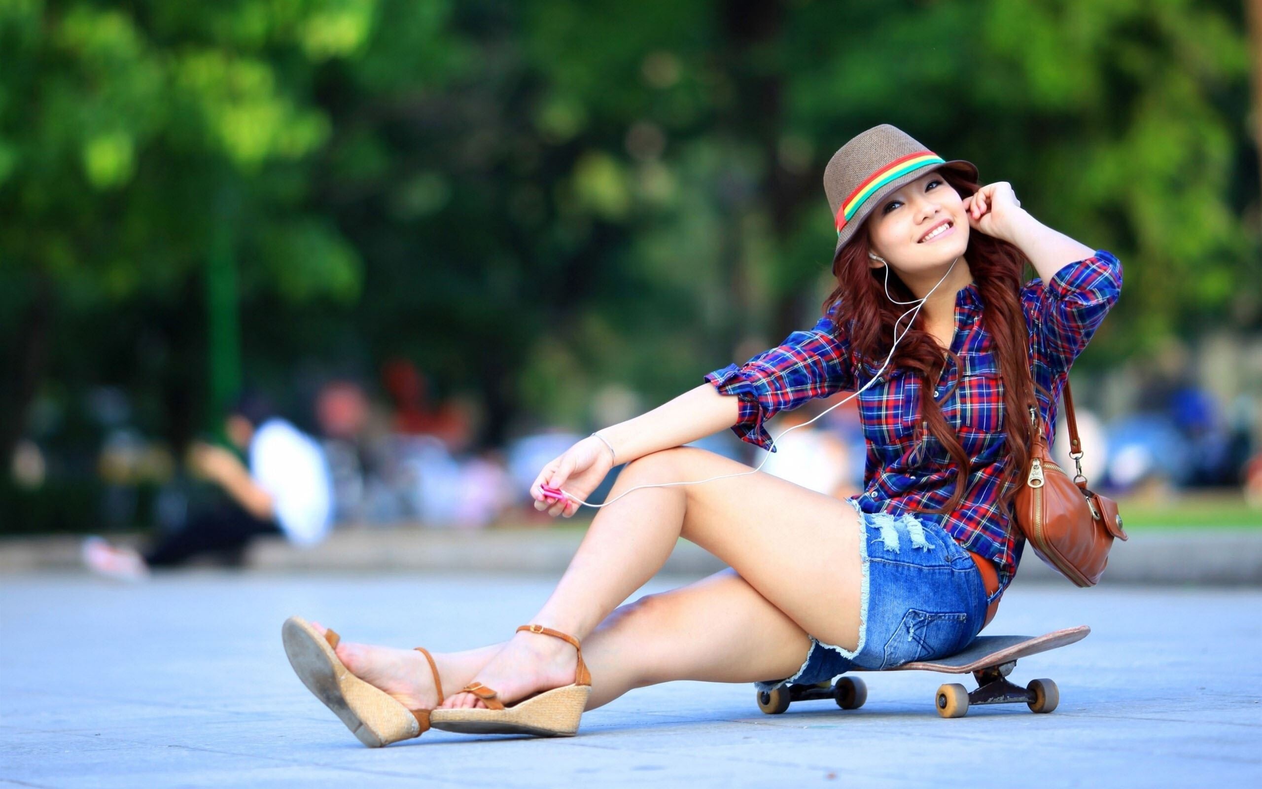 Asian smile girl, MacBook Pro, Wallpaper download, Girl skateboarding, 2560x1600 HD Desktop