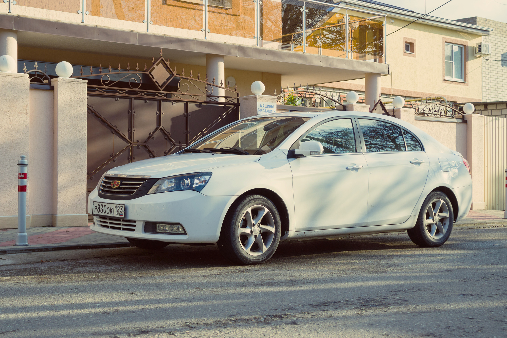Geely Emgrand EC7, Auto model, Exquisite styling, Captivating design, 2000x1340 HD Desktop