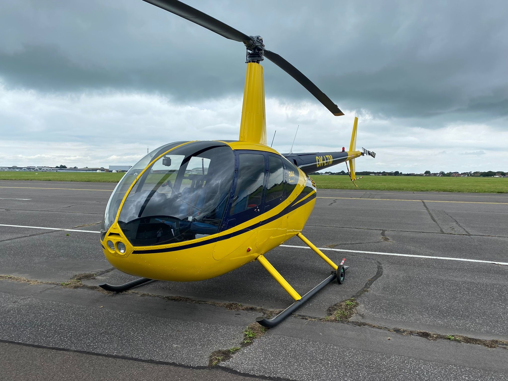Robinson Helicopters, Aviation Sales, International, 2050x1540 HD Desktop