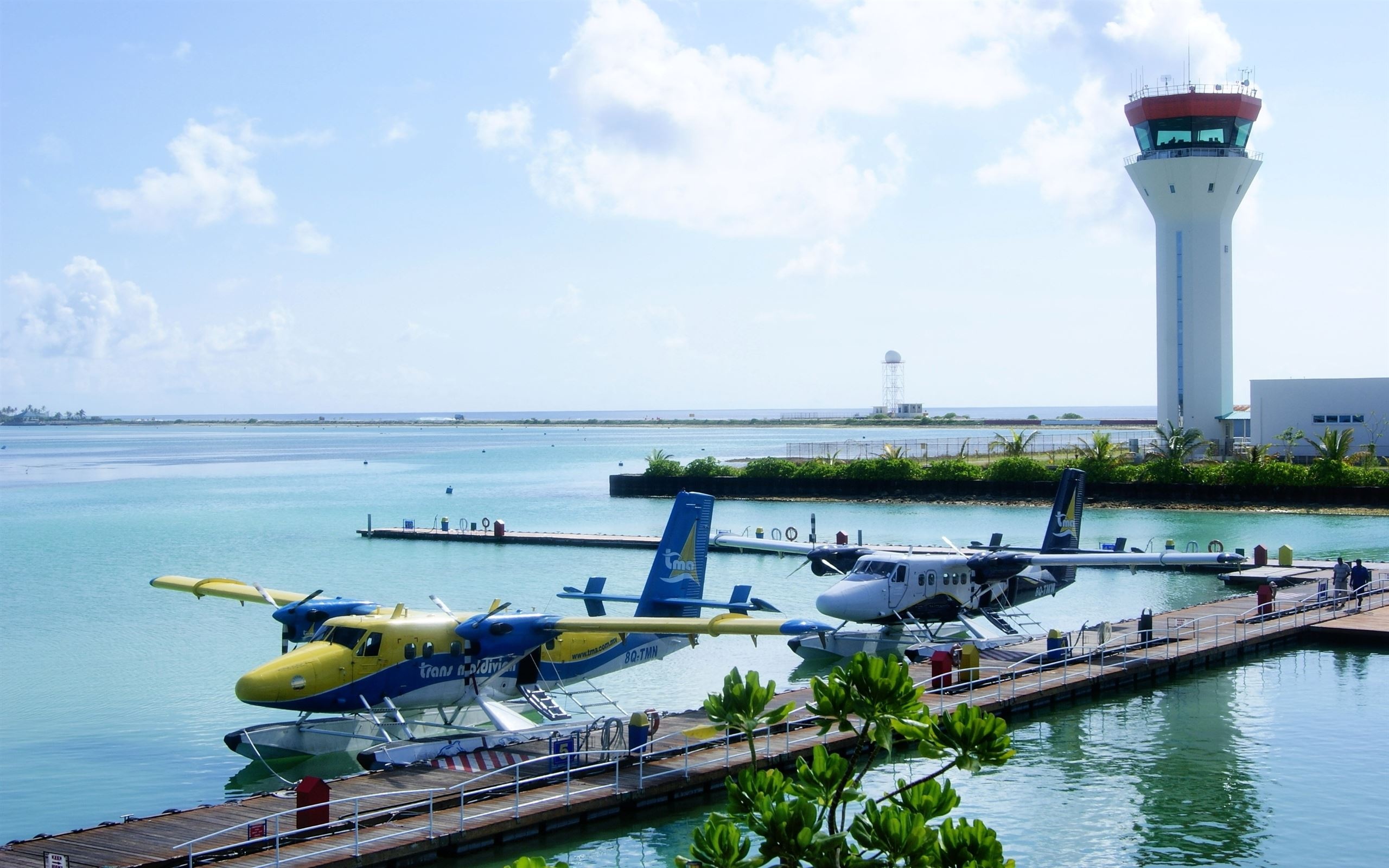 Best airport wallpapers, High-definition download, Travel enthusiasts, Digital backgrounds, 2560x1600 HD Desktop
