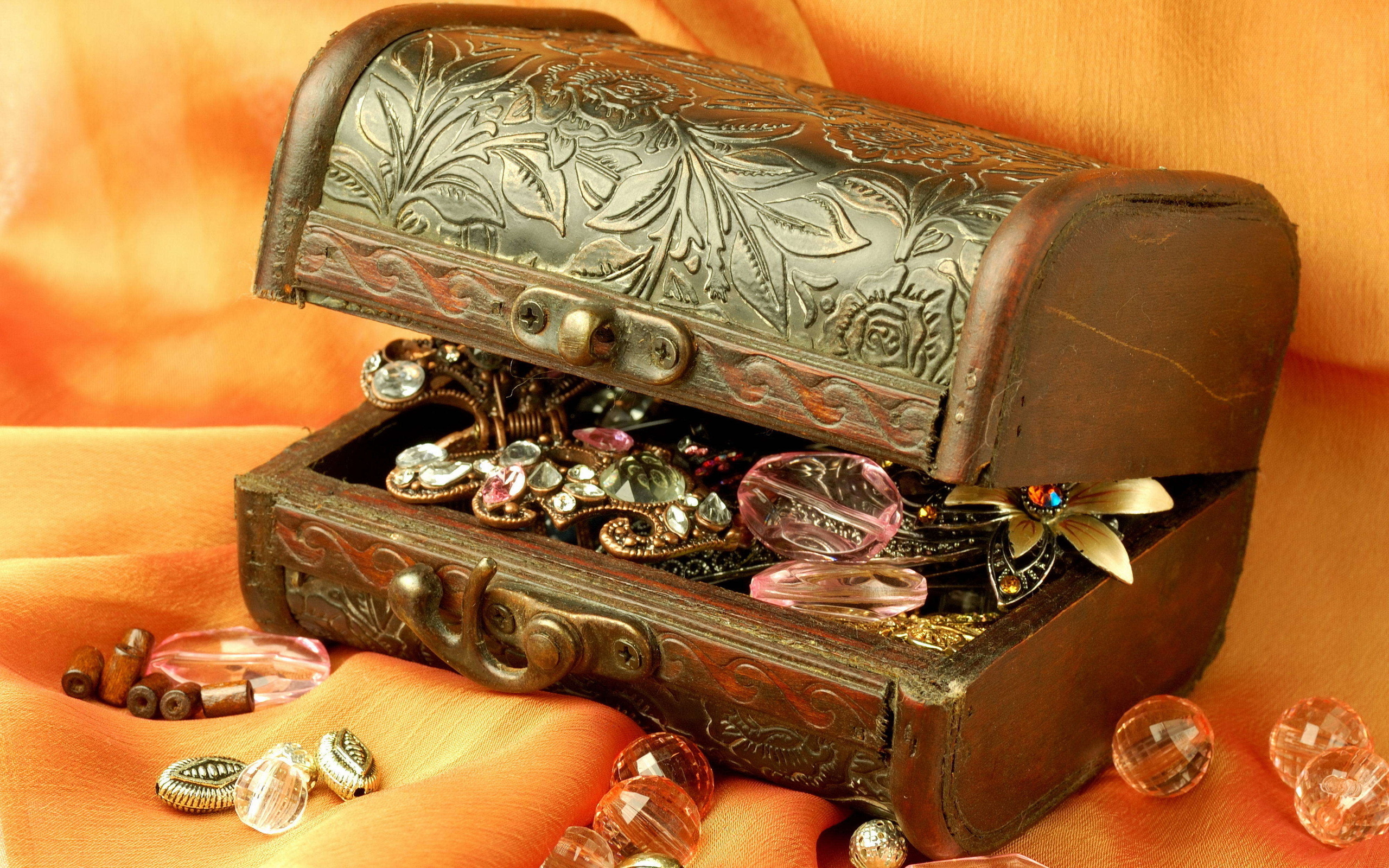 Jewelry Box, Sparkling gems, Elegant accessories, Luxurious collection, 2560x1600 HD Desktop