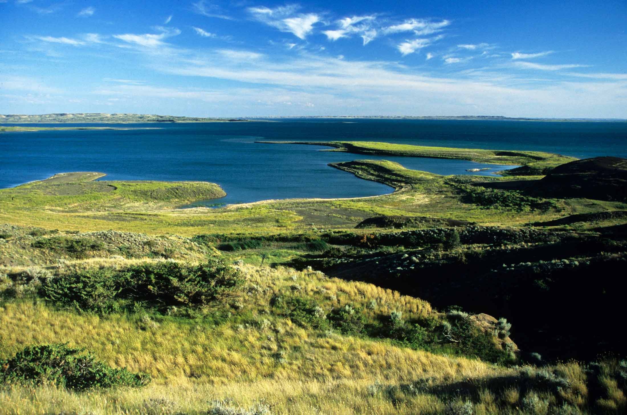 Fort Peck Lake, Family-friendly, Montana's Missouri River Country, Exploring adventure, 2200x1460 HD Desktop