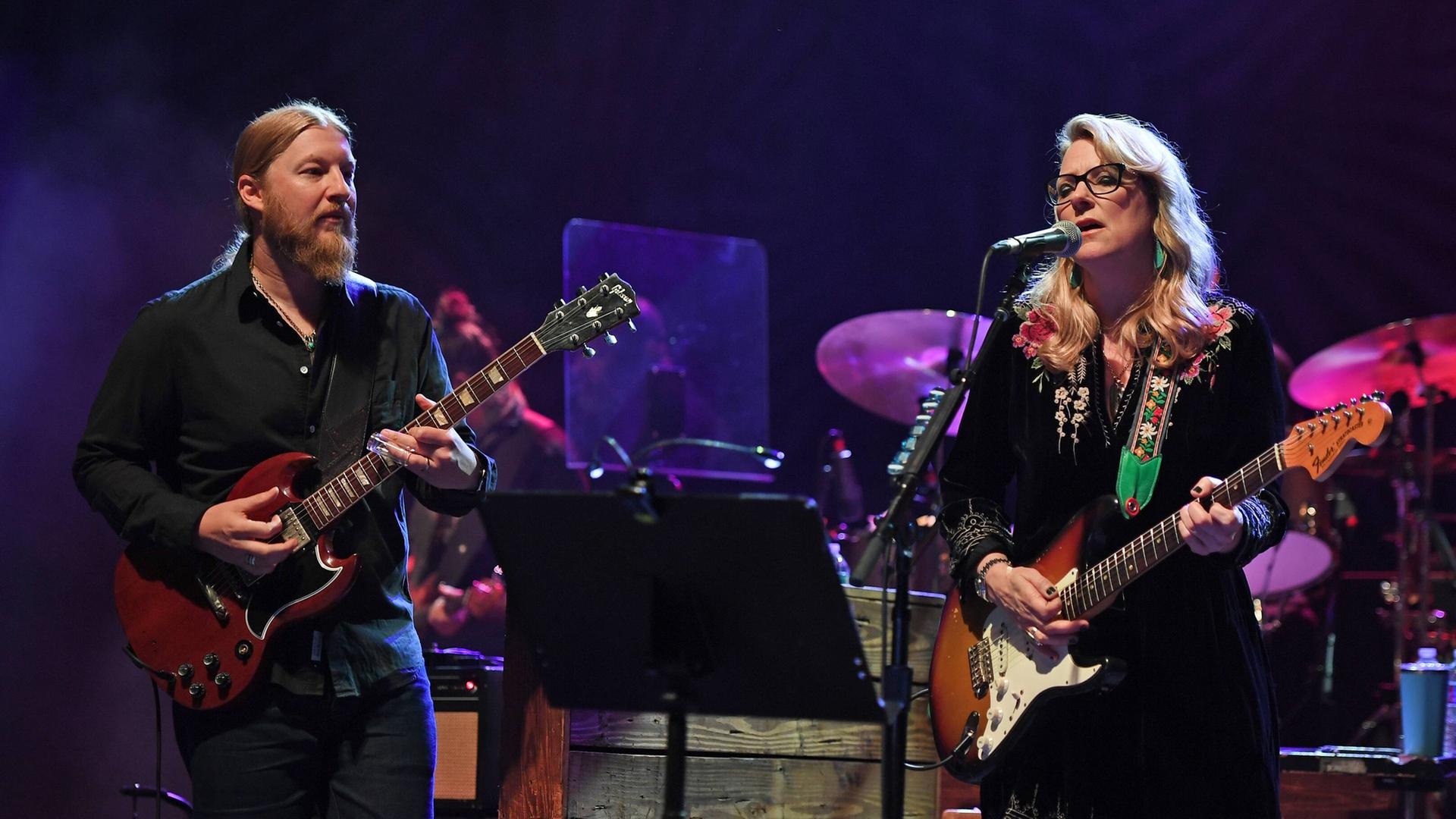 Susan Tedeschi, Derek Trucks, Cozy fireplace live session, 1920x1080 Full HD Desktop