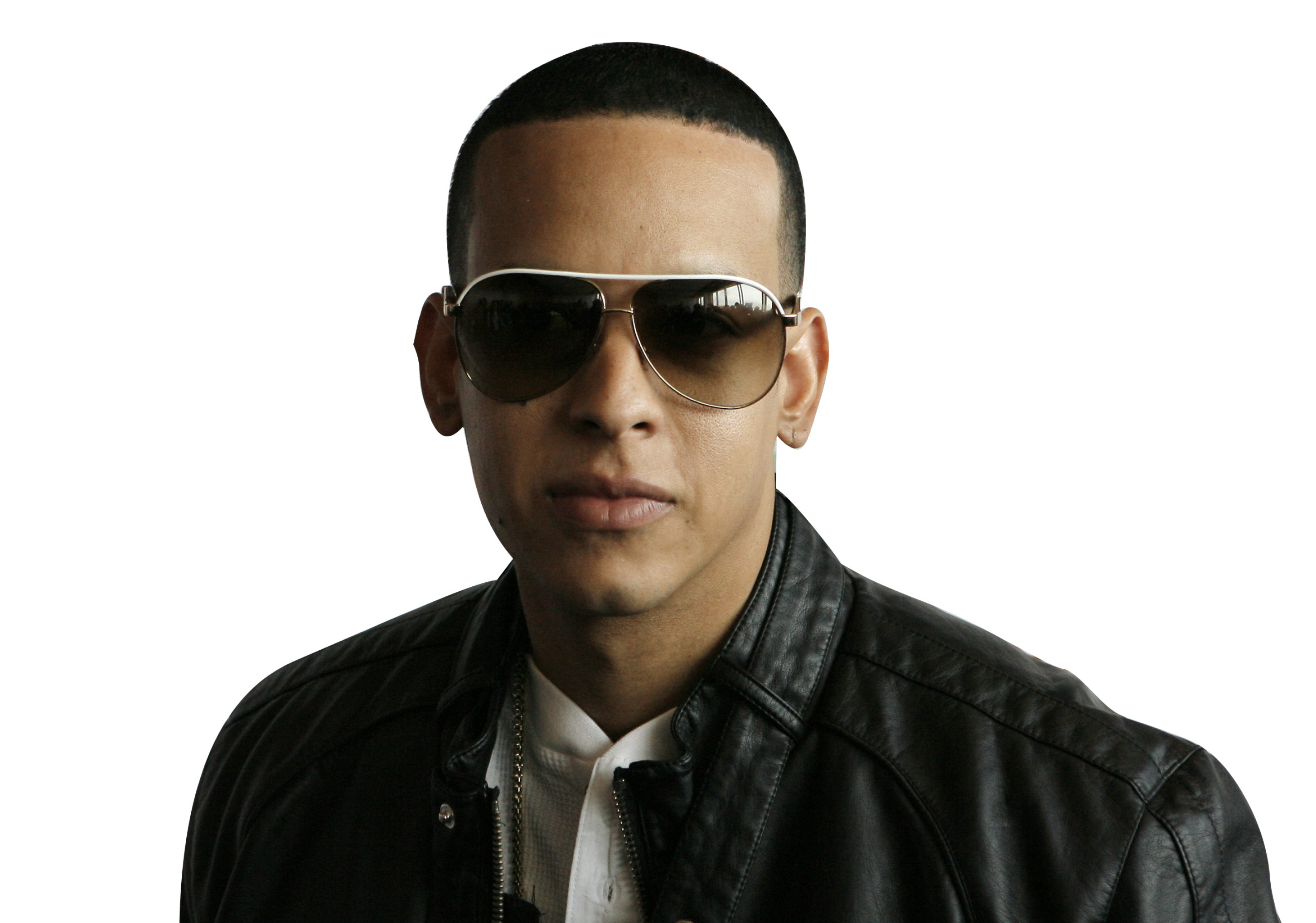 Daddy Yankee wallpaper, Sleek attire, Cool demeanor, Urban music, 2910x2040 HD Desktop