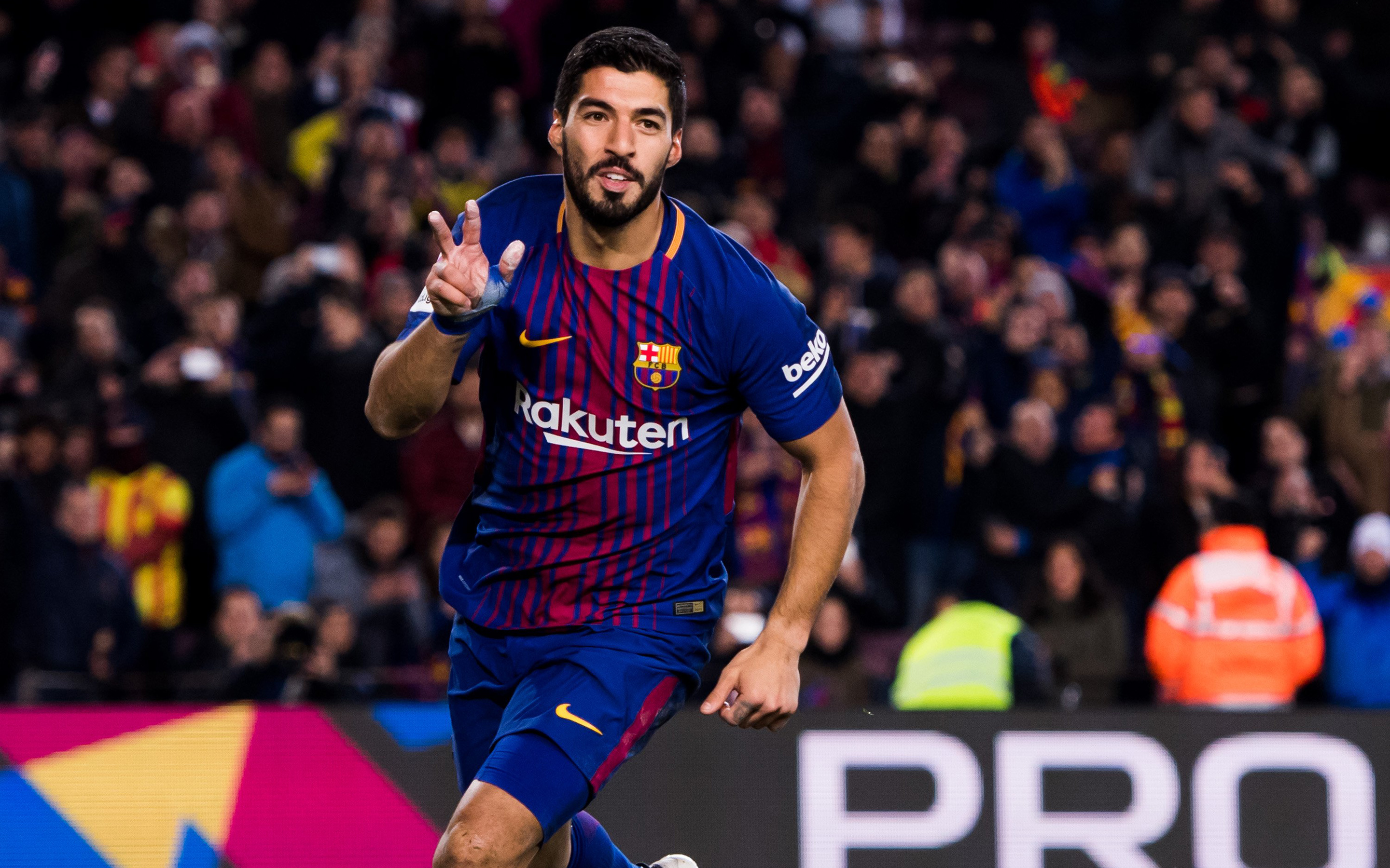Luis Suarez, Goal-scoring celebration, FC Barcelona star, La Liga spectacle, 2880x1800 HD Desktop