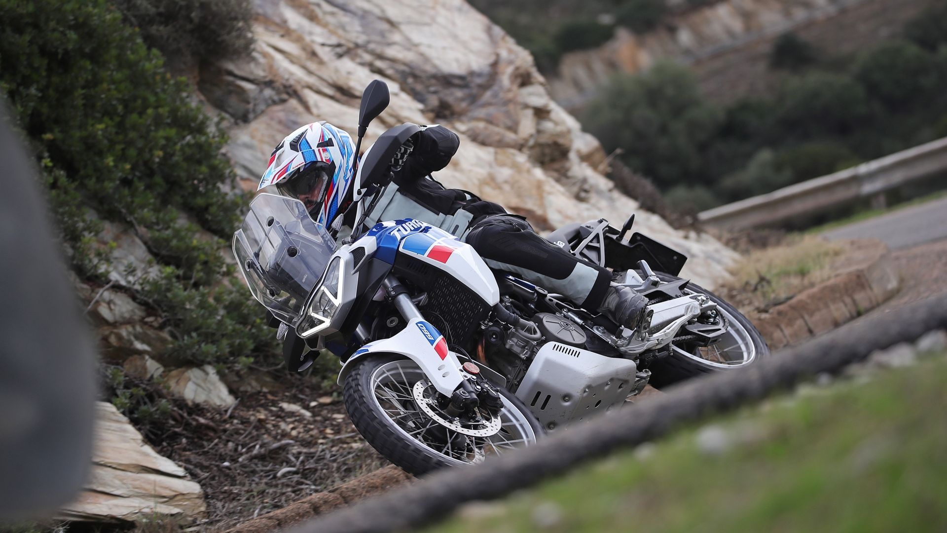 Aprilia Tuareg 660, Video prova su strada, Scheda tecnica, 1920x1080 Full HD Desktop