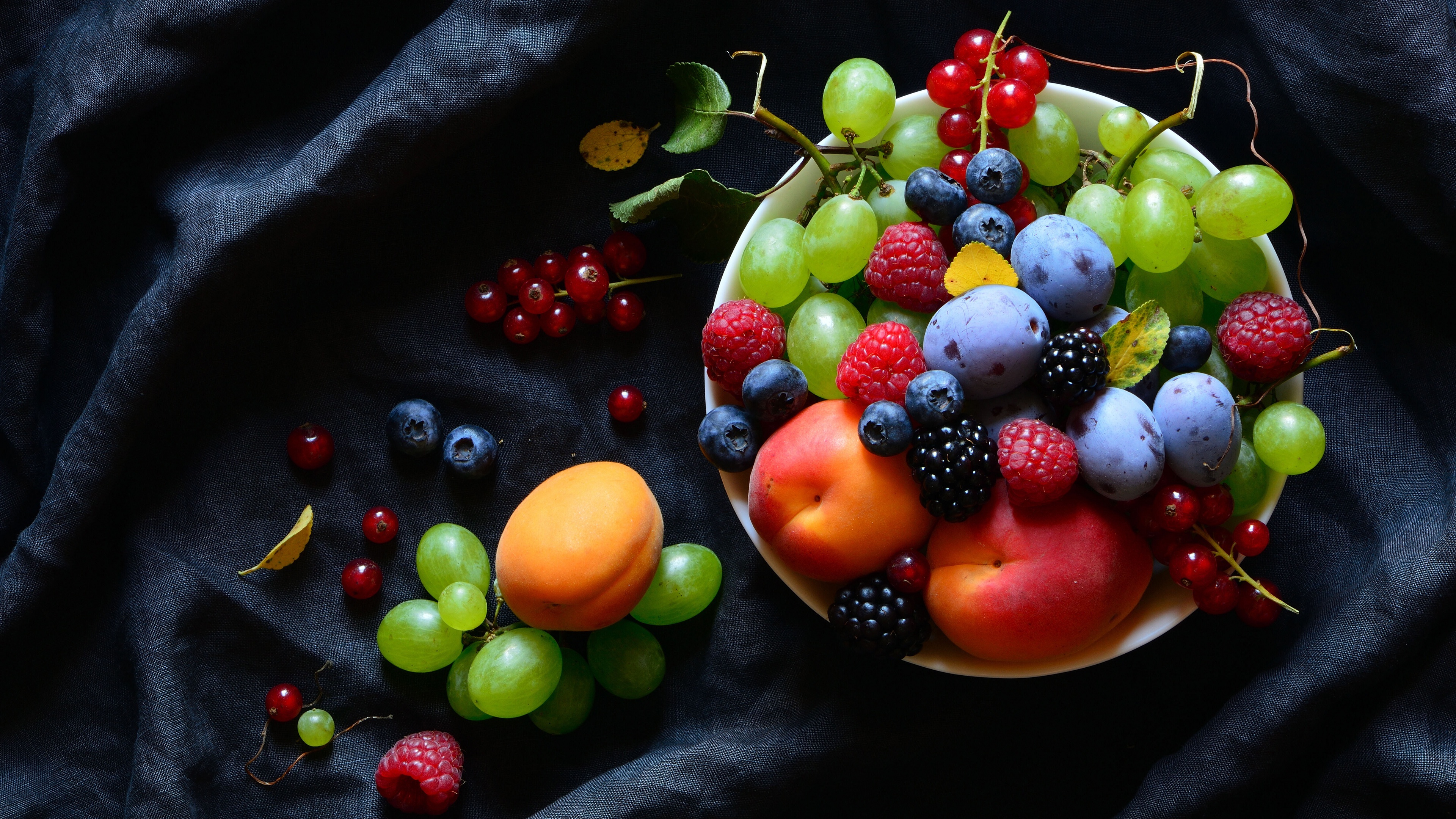 Fruit bowl, Apricot Wallpaper, 3840x2160 4K Desktop