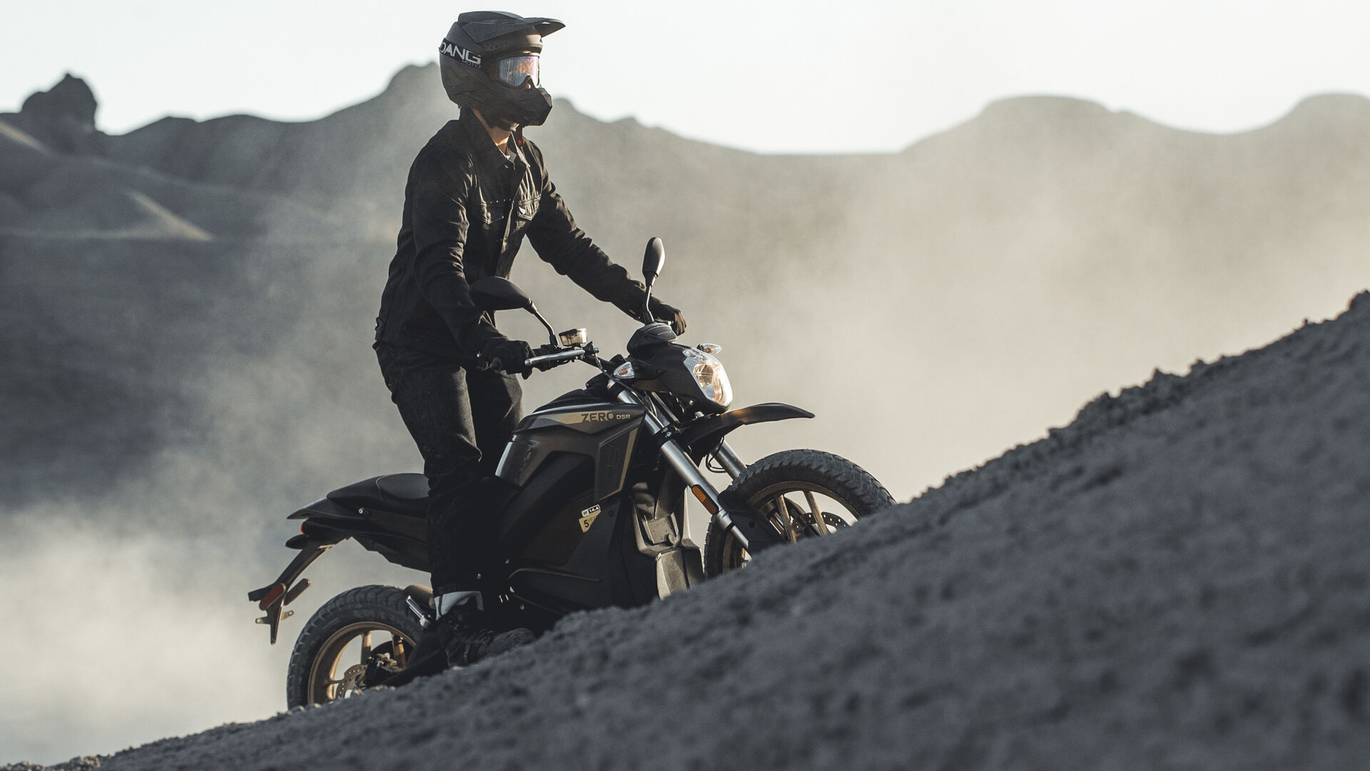Zero DSR power, Eco-friendly ride, Cutting-edge electric, Enhanced performance, 1920x1080 Full HD Desktop