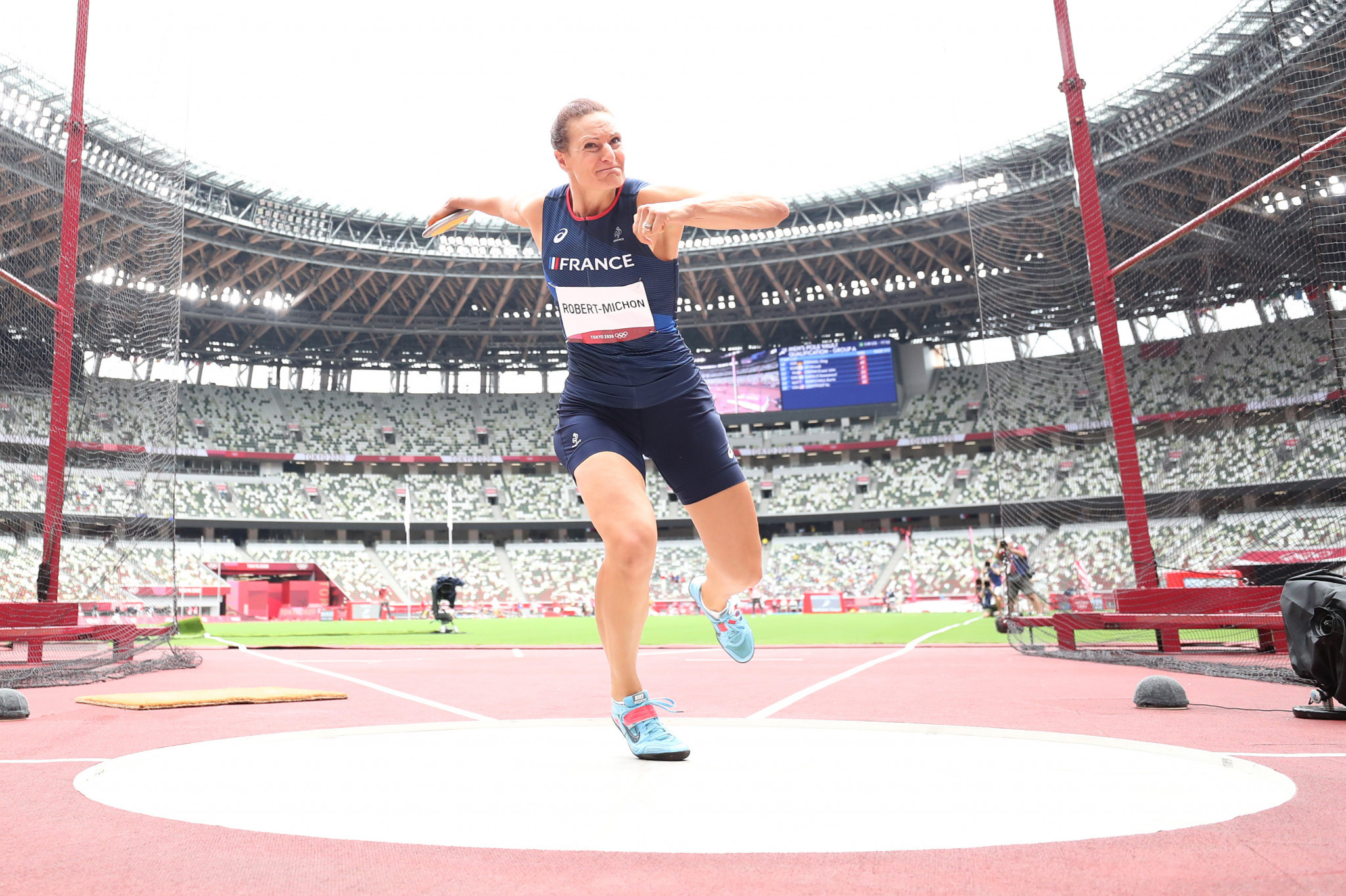 Melina Robert-Michon, Discus throw, Athletic prowess, French athlete, 2050x1370 HD Desktop