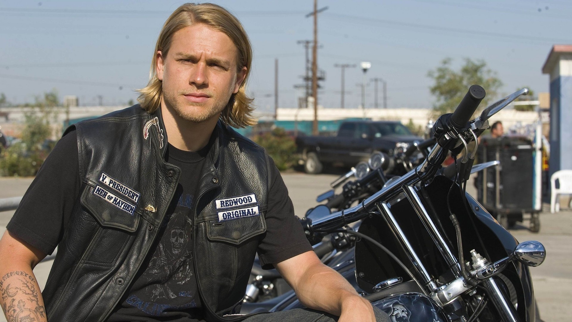 Jax Teller, Charlie Hunnam, SAMCRO leather kutte, Harley-Davidson Dyna motorcycle, Full HD Desktop wallpaper