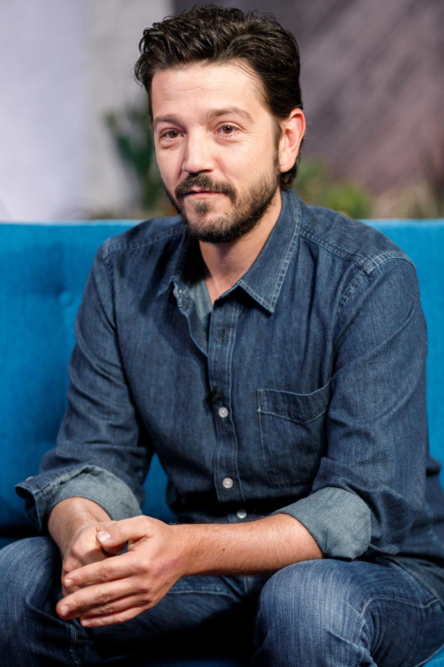 Diego Luna, Steckbrief news, Biography updates, Career milestones, 1440x2160 HD Phone