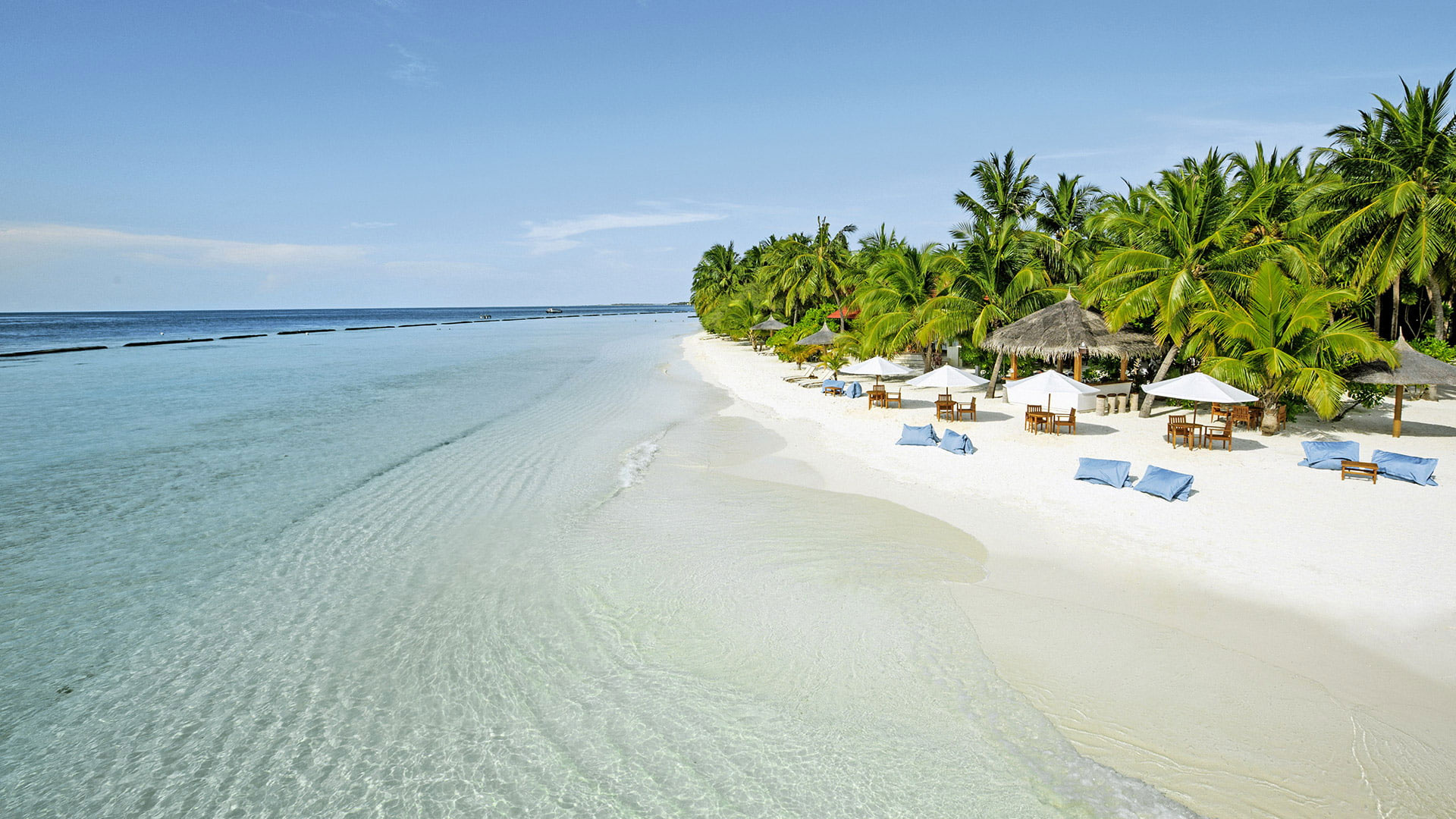 tropical white sand beach, thatched roof beach huts, clear turquoise lagoon water, Full HD Desktop wallpaper