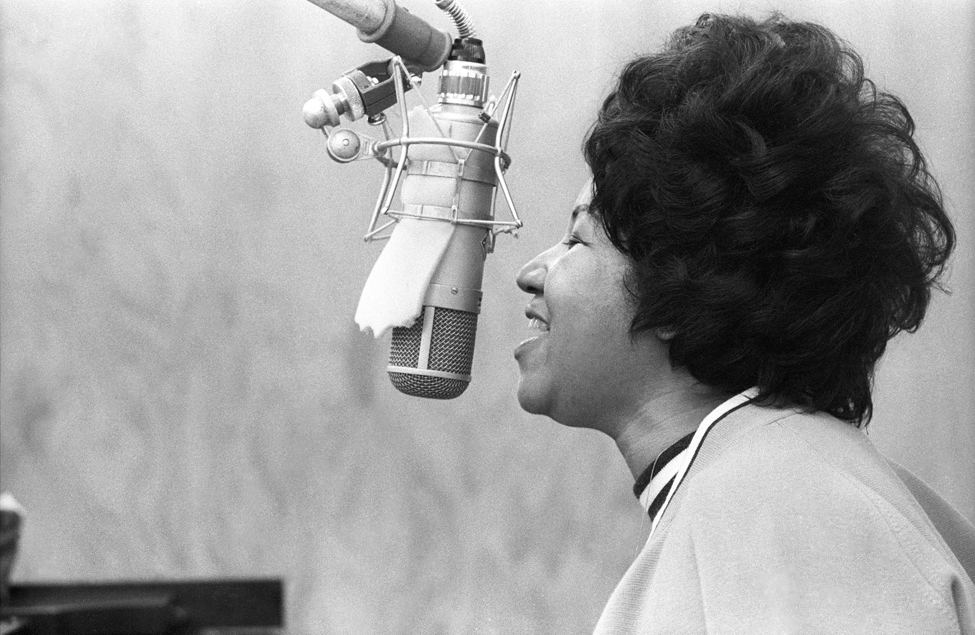 Aretha Franklin, Life in Pictures, 2000x1310 HD Desktop