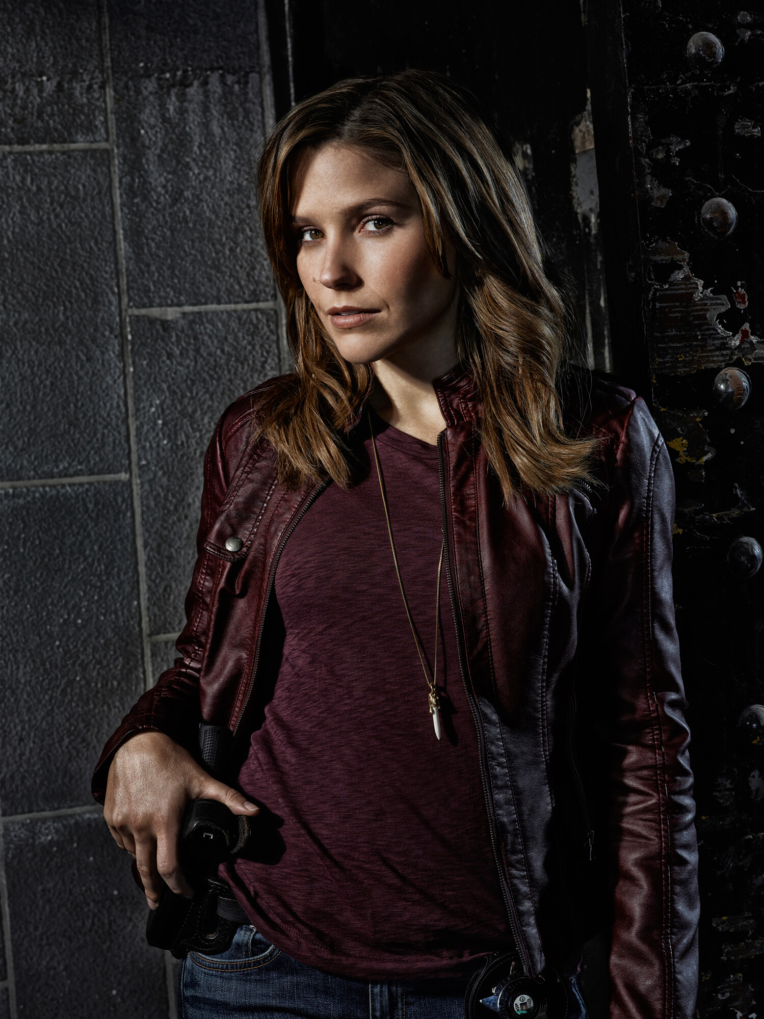 Chicago P.D., Sophia Bush, Departure reasons, Behind-the-scenes, 1500x2000 HD Phone