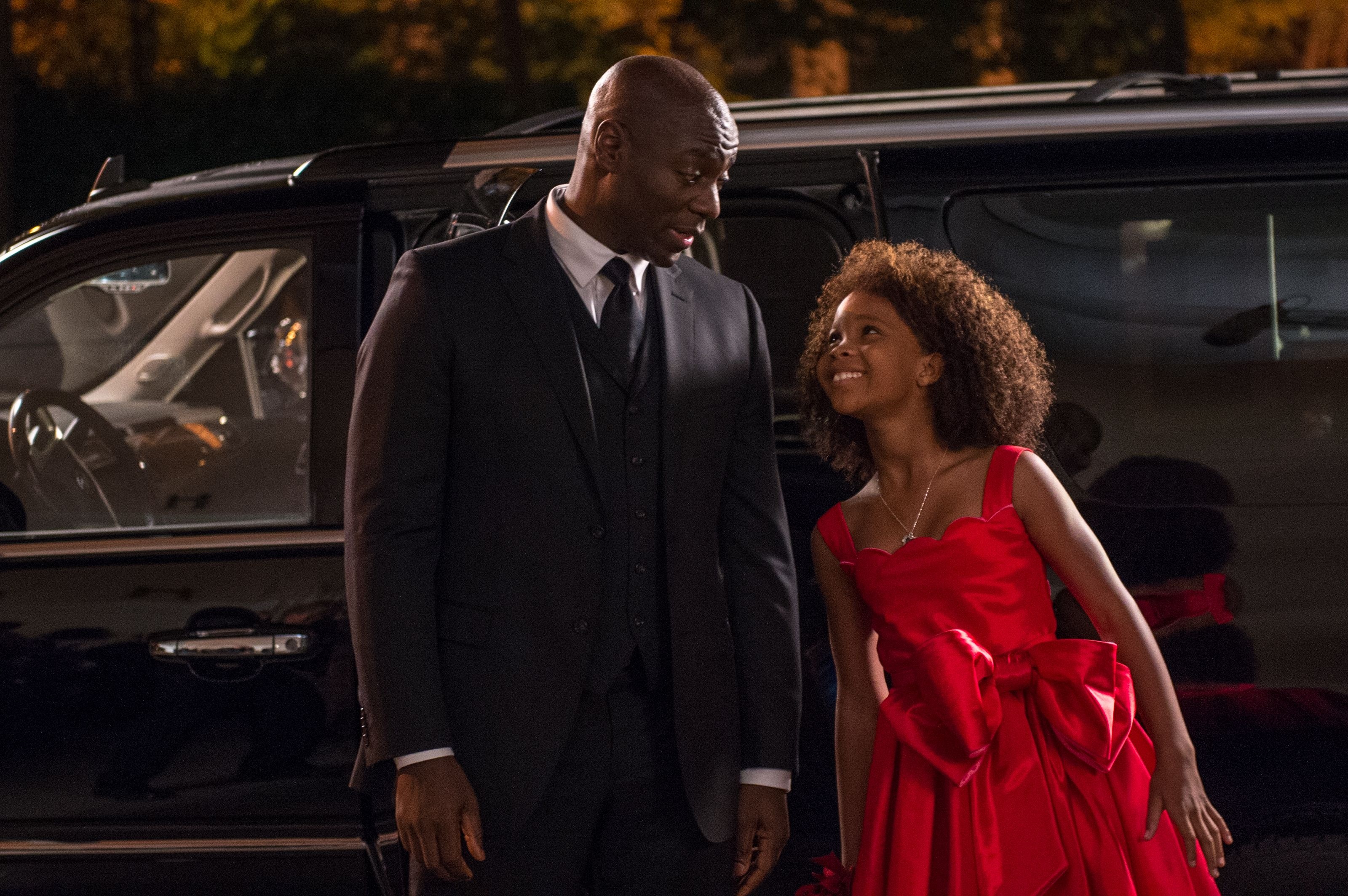 Adewale Akinnuoye-Agabje, Talks Annie, 3200x2130 HD Desktop