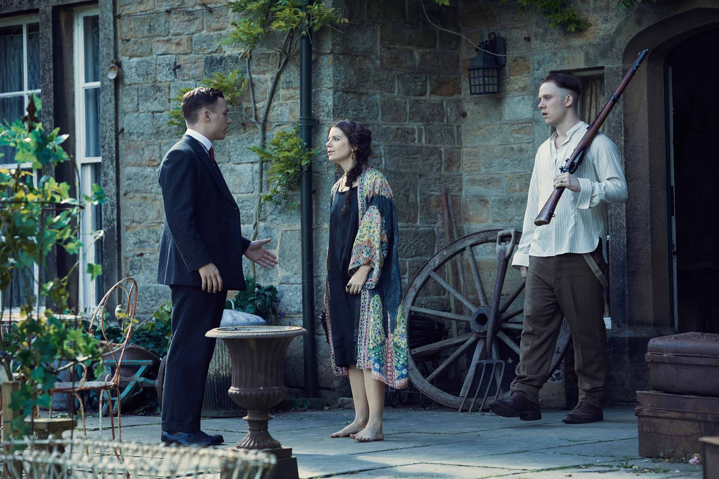 Finn Cole, Peaky Blinders gangs, Aimee Ffion Edwards, 2400x1600 HD Desktop