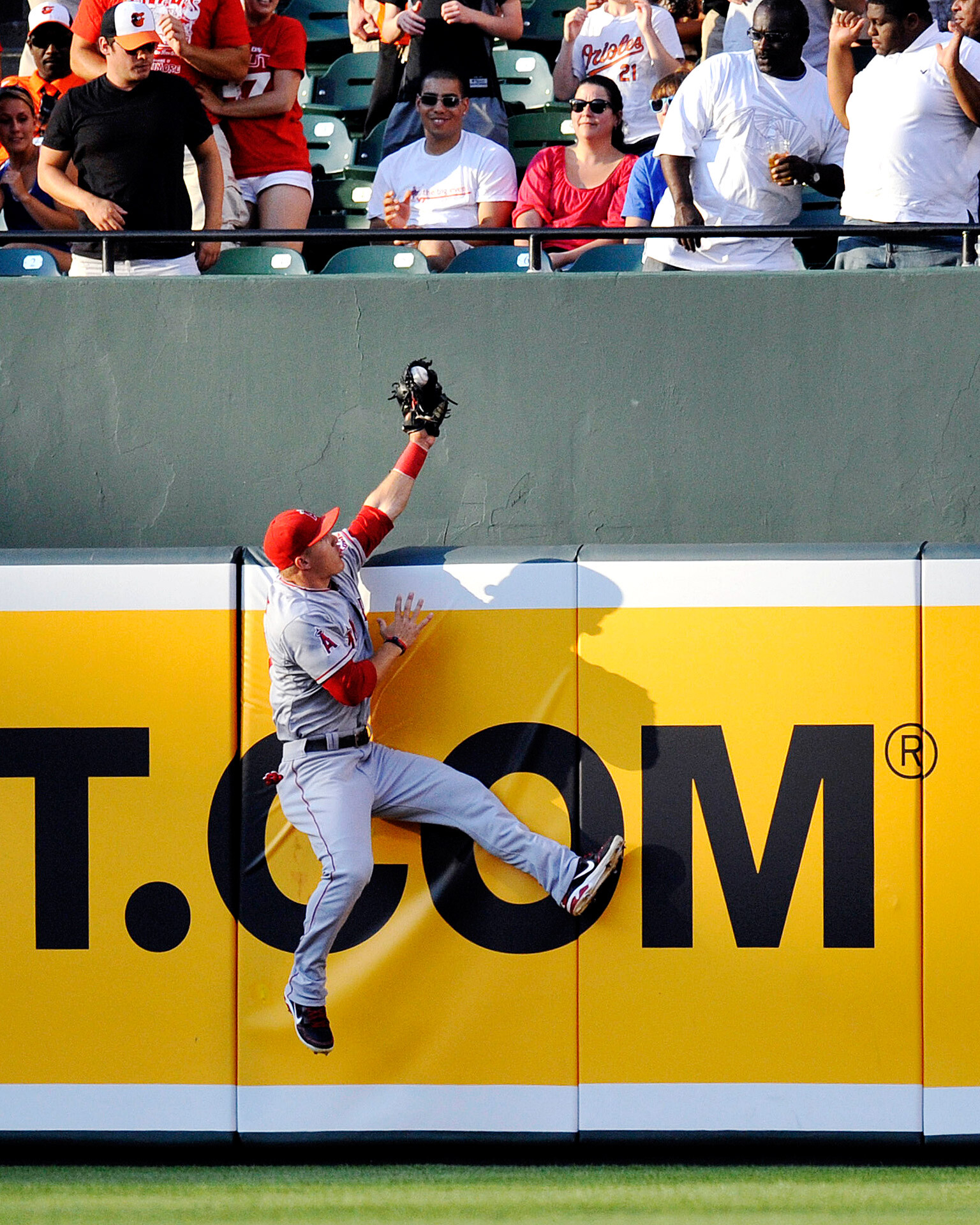 Home run robbery, Mike Trout Wallpaper, 1540x1920 HD Phone