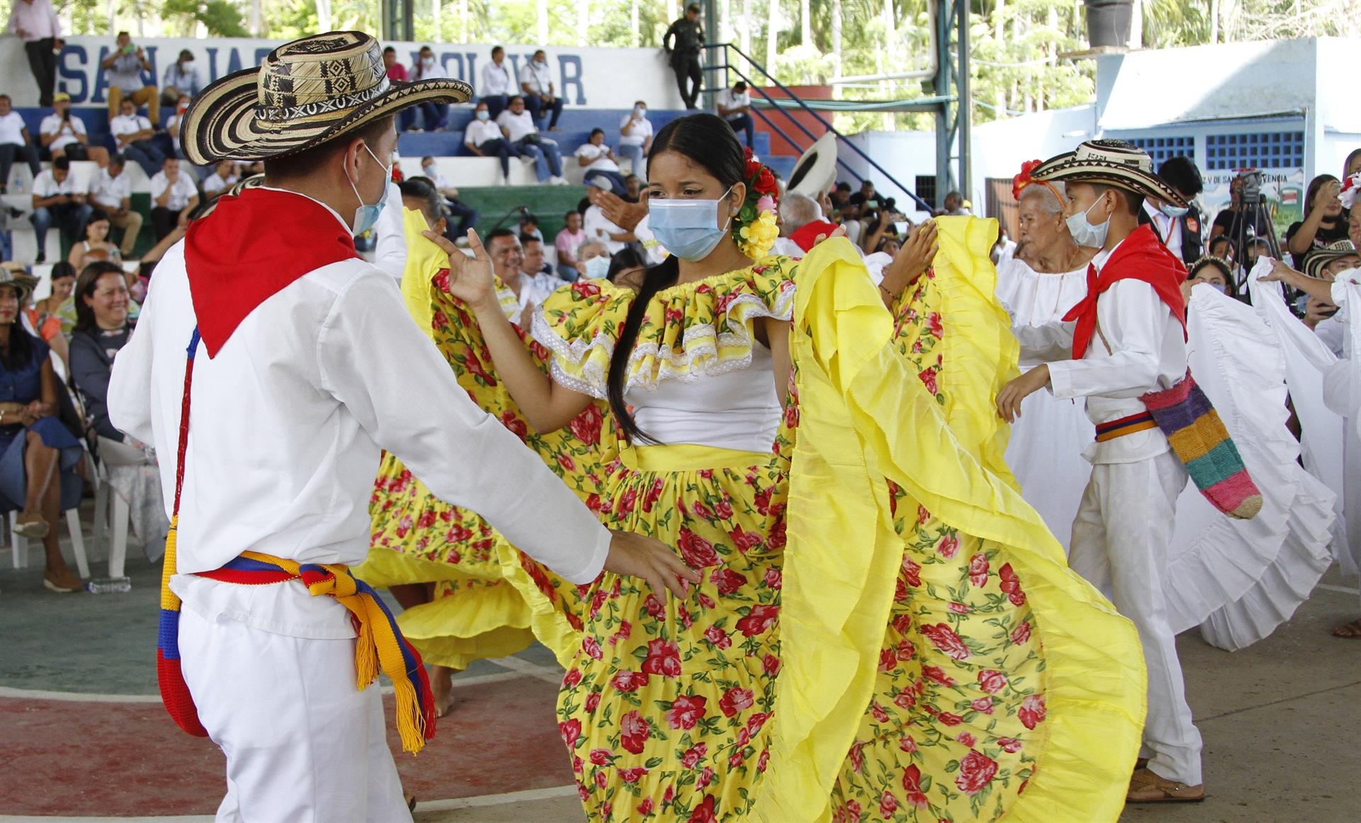 Cumbia dance, Caribbean Colombia, Rhythms and color, Media gateway, 1920x1170 HD Desktop