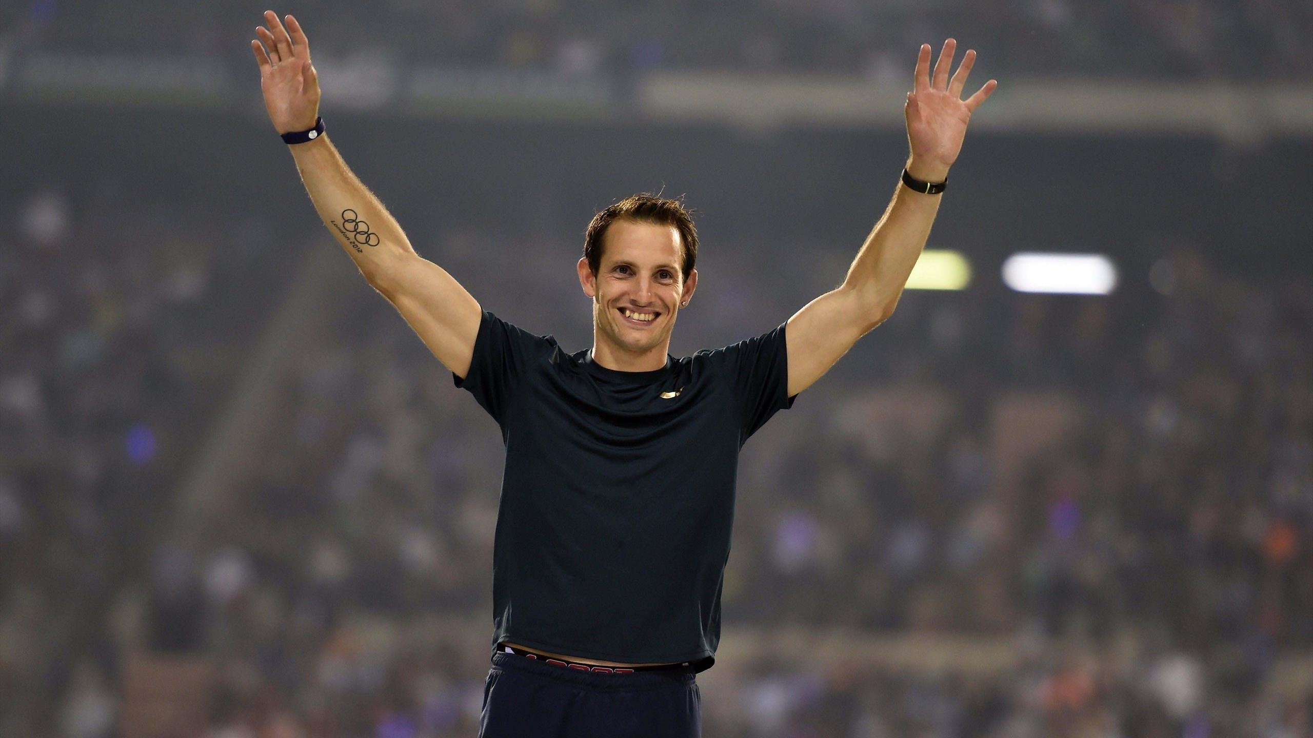 Renaud Lavillenie, Pole vault legend, Sporting excellence, Athletic prowess, 2560x1440 HD Desktop