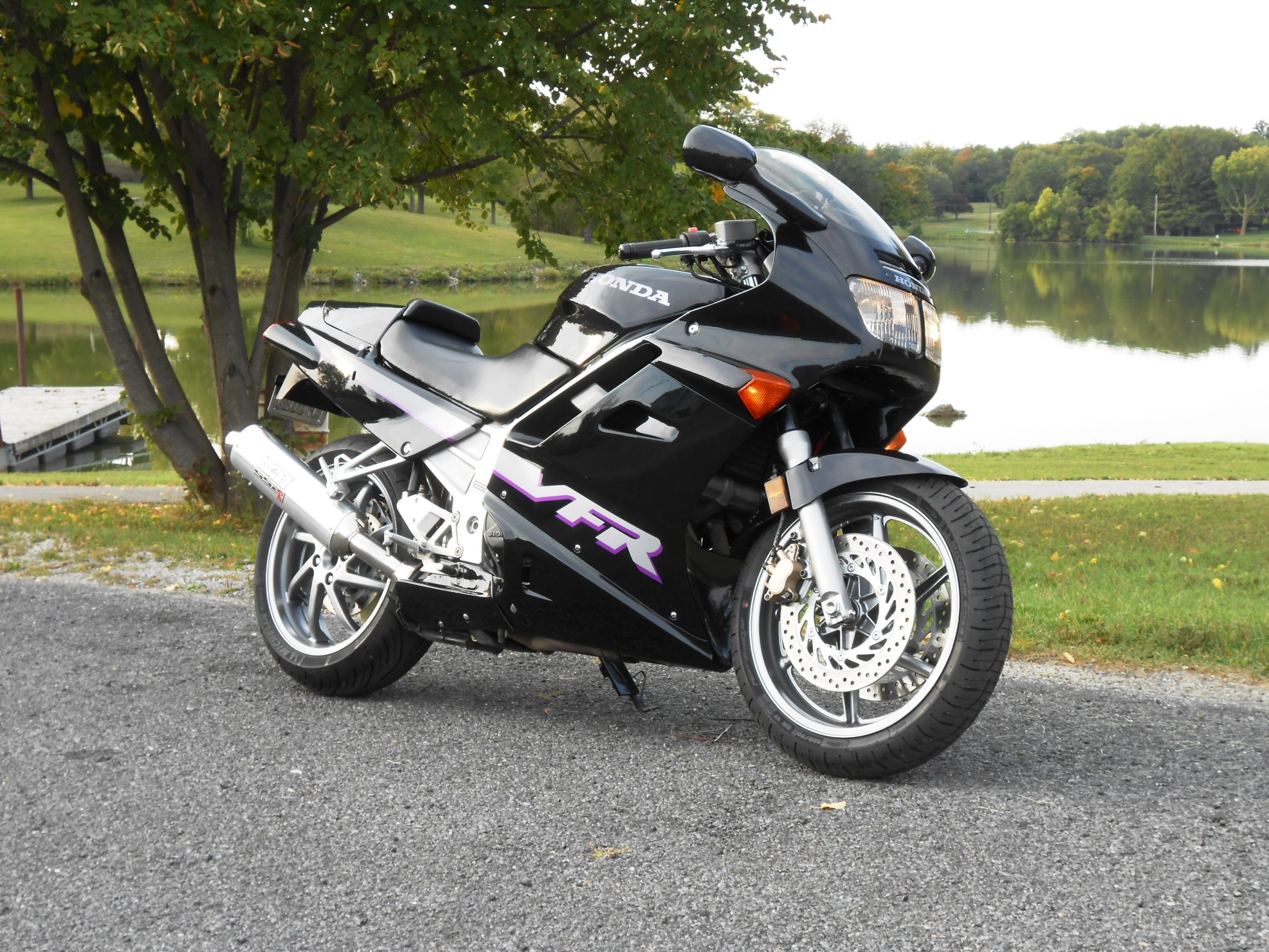 Honda VFR750F Interceptor, Timeless beauty, Thrilling performance, Precision engineering, 2560x1920 HD Desktop