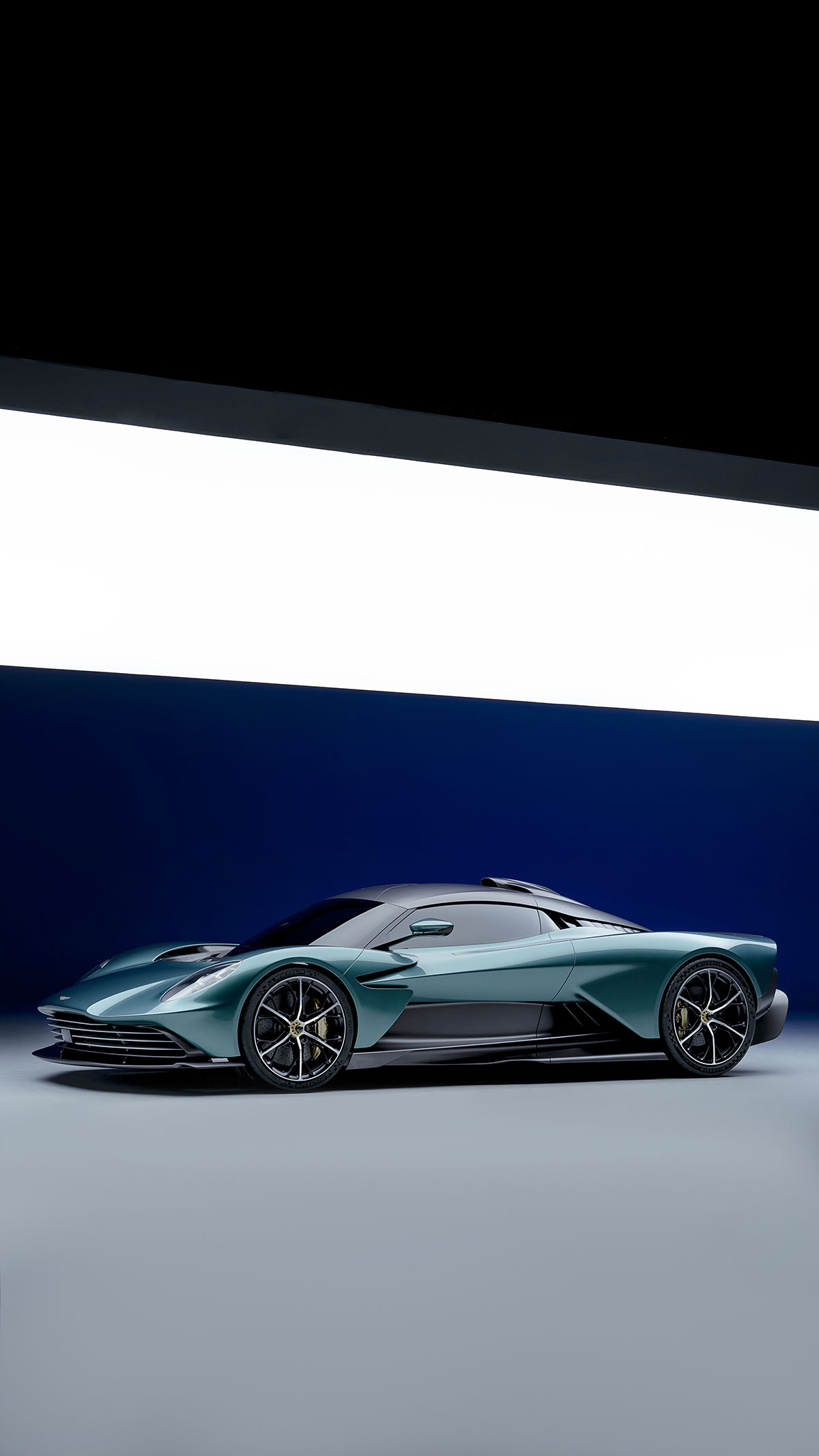 Aston Martin Valhalla, Hybrid supercar, Stadtlandzeitung, Aston Martin, 1200x2140 HD Phone