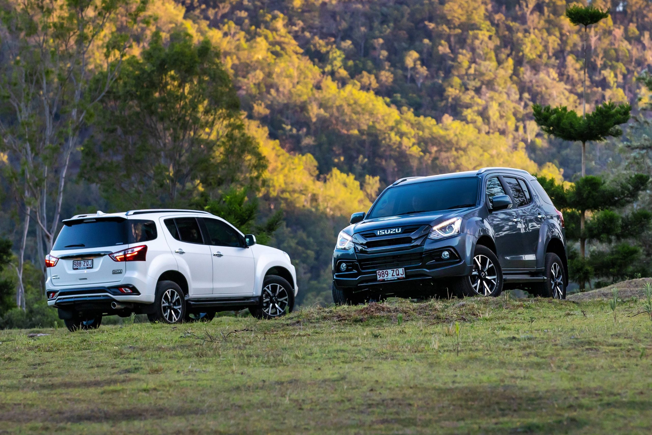 ISUZU MU-X, Auto theme, Onyx Edition, Australian showrooms, 2560x1710 HD Desktop