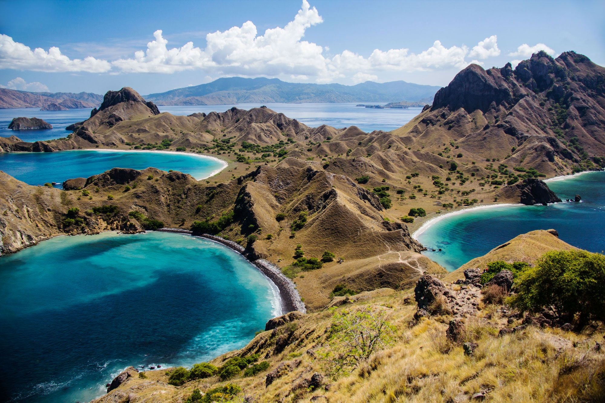 Komodo Island, Wow Komodo tours, Indonesia tourism, National park, 2000x1340 HD Desktop