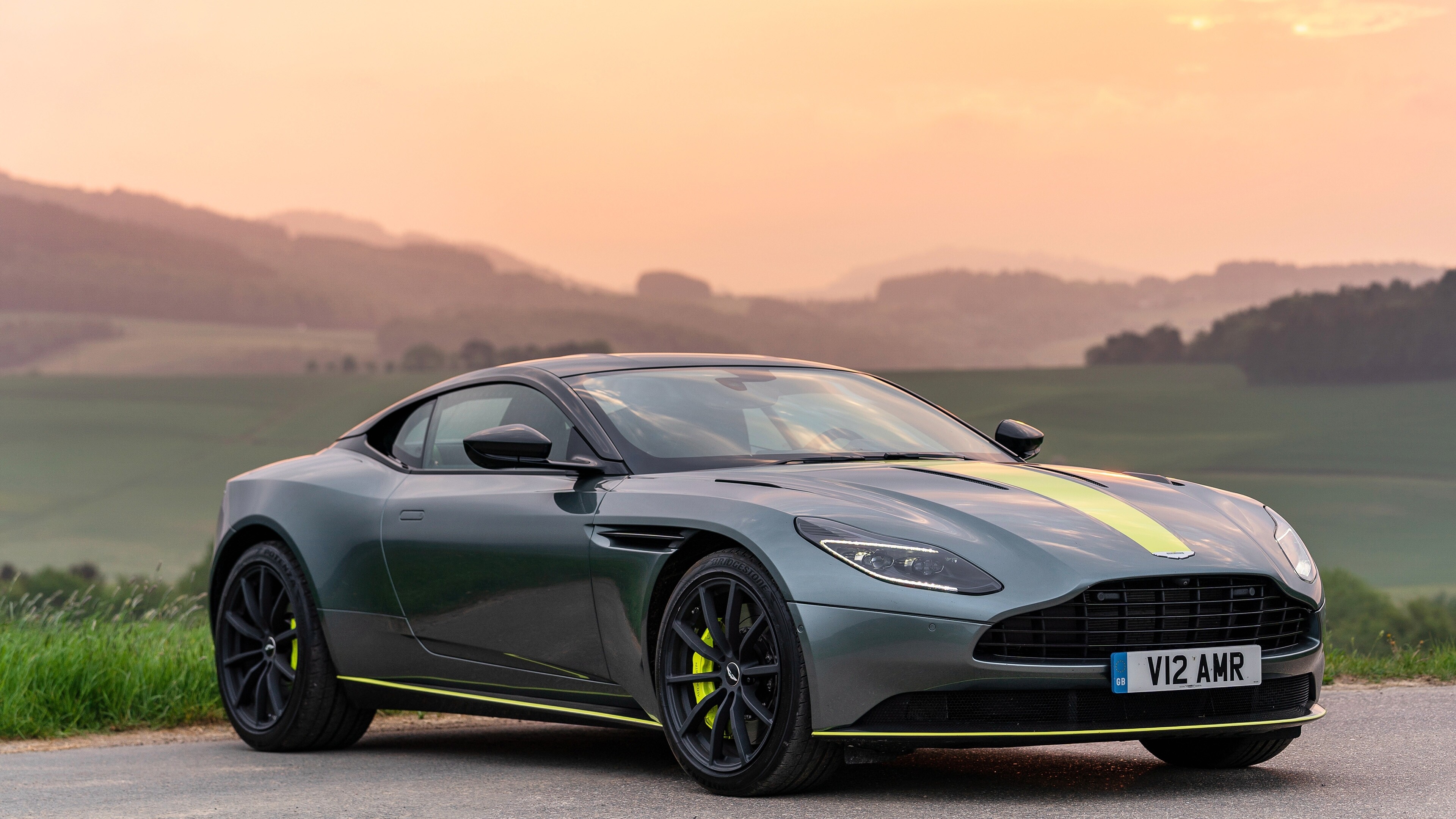 DB11 AMR signature edition, Gray side view, 3840x2160 4K Desktop