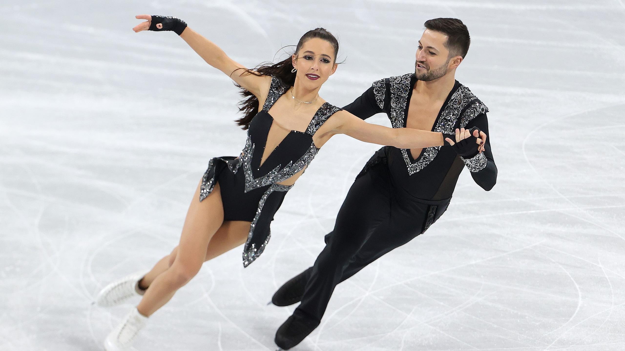 Winter Olympics 2022, Figure Skating, Judging, Outfits, 2560x1440 HD Desktop