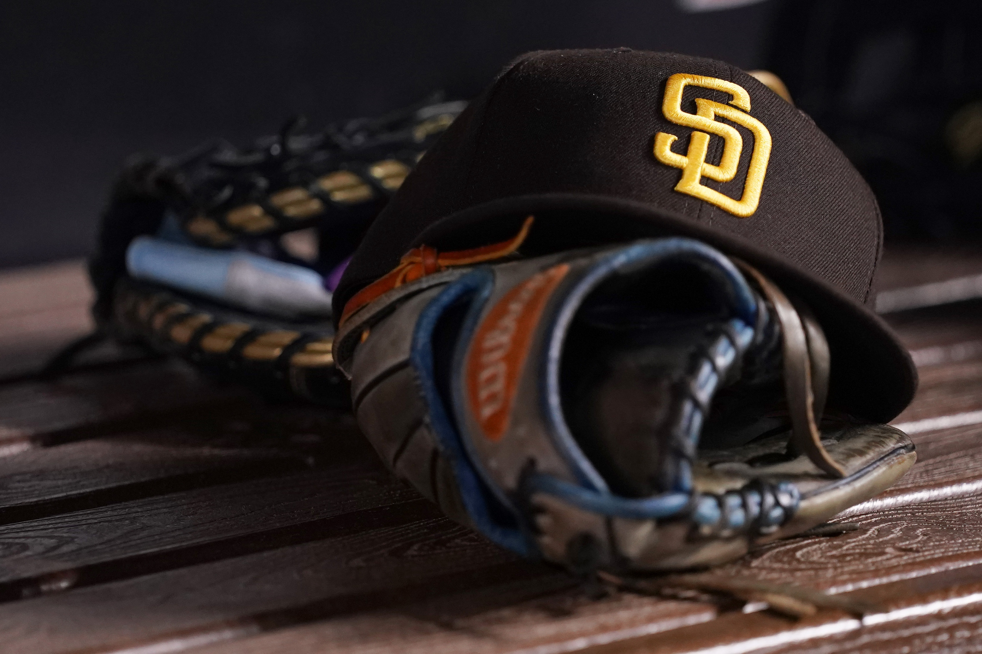 Cap and glove, San Diego Padres Wallpaper, 3200x2140 HD Desktop