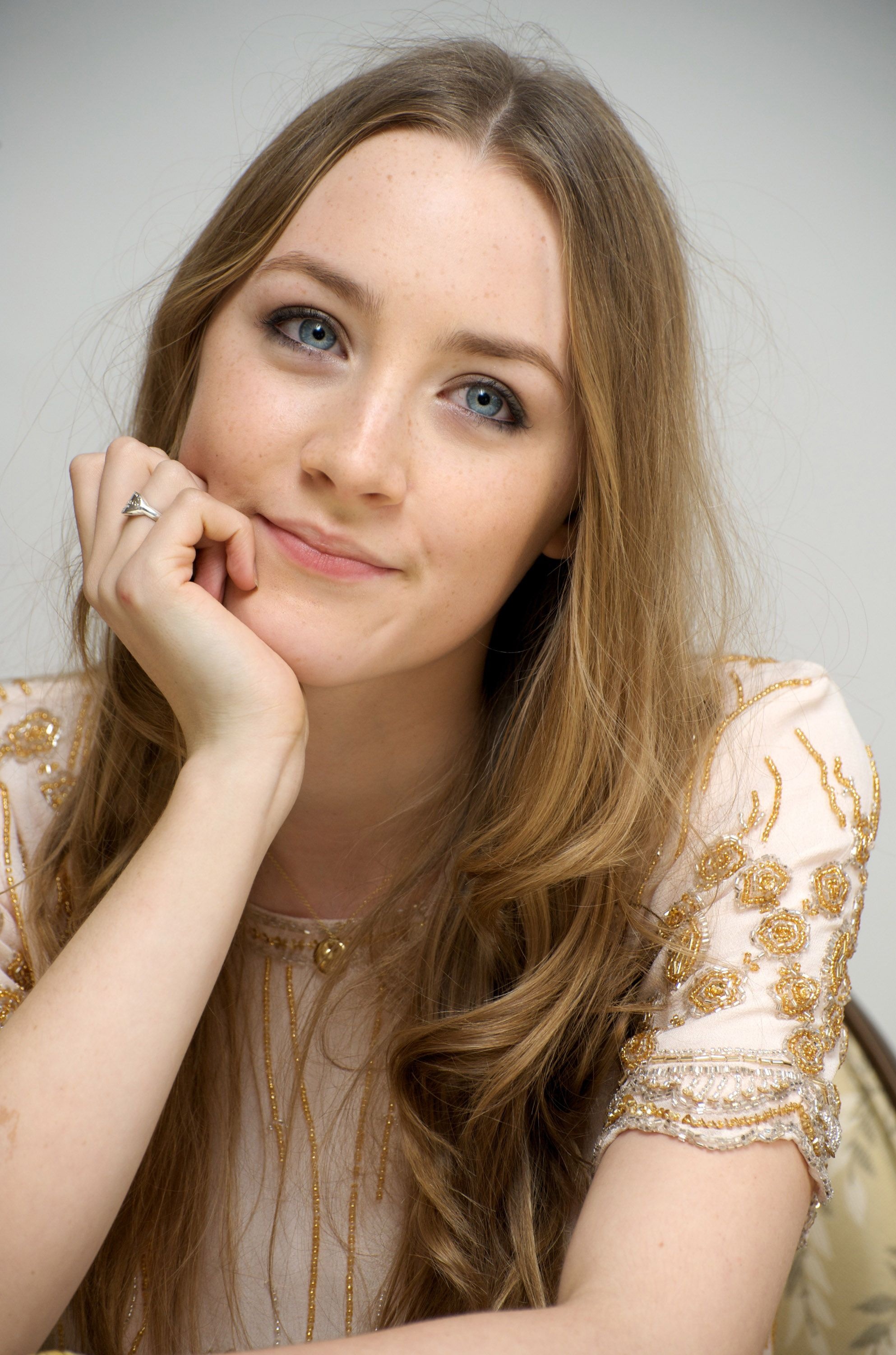 Saoirse Ronan, iPhone wallpaper, Live wallpaper, Celebrities beauty, 1990x3000 HD Phone