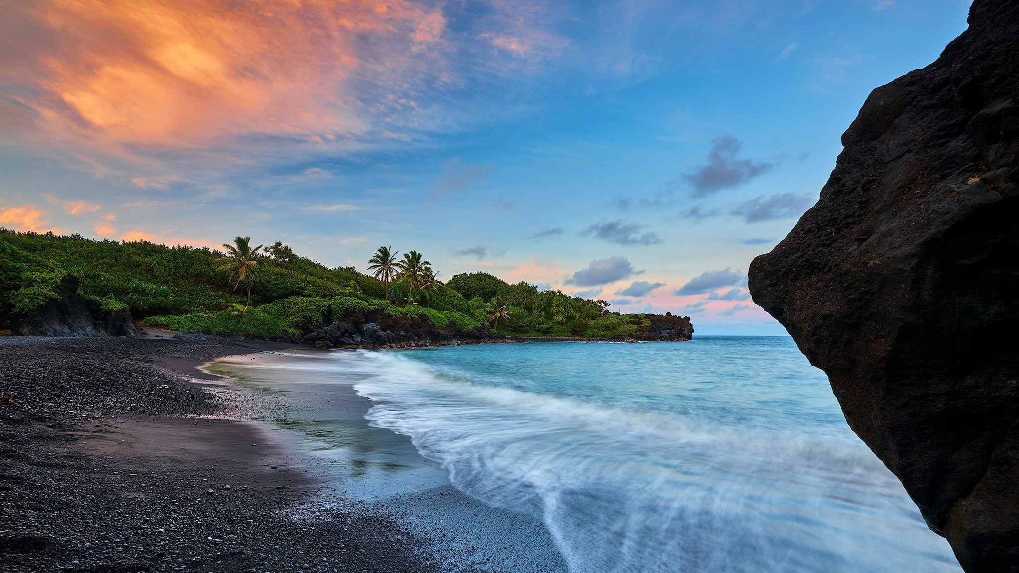 Waianapanapa State Park, Hawaiian Beaches Wallpaper, 2050x1160 HD Desktop