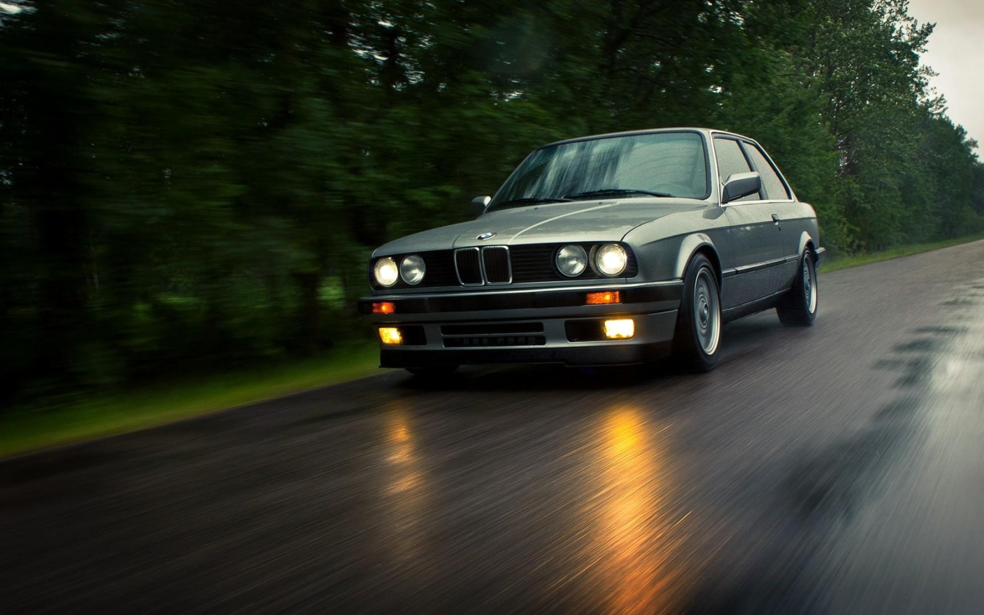BMW E30 coupe, wet road headlight reflections, motion blur forest road, HD Desktop wallpaper
